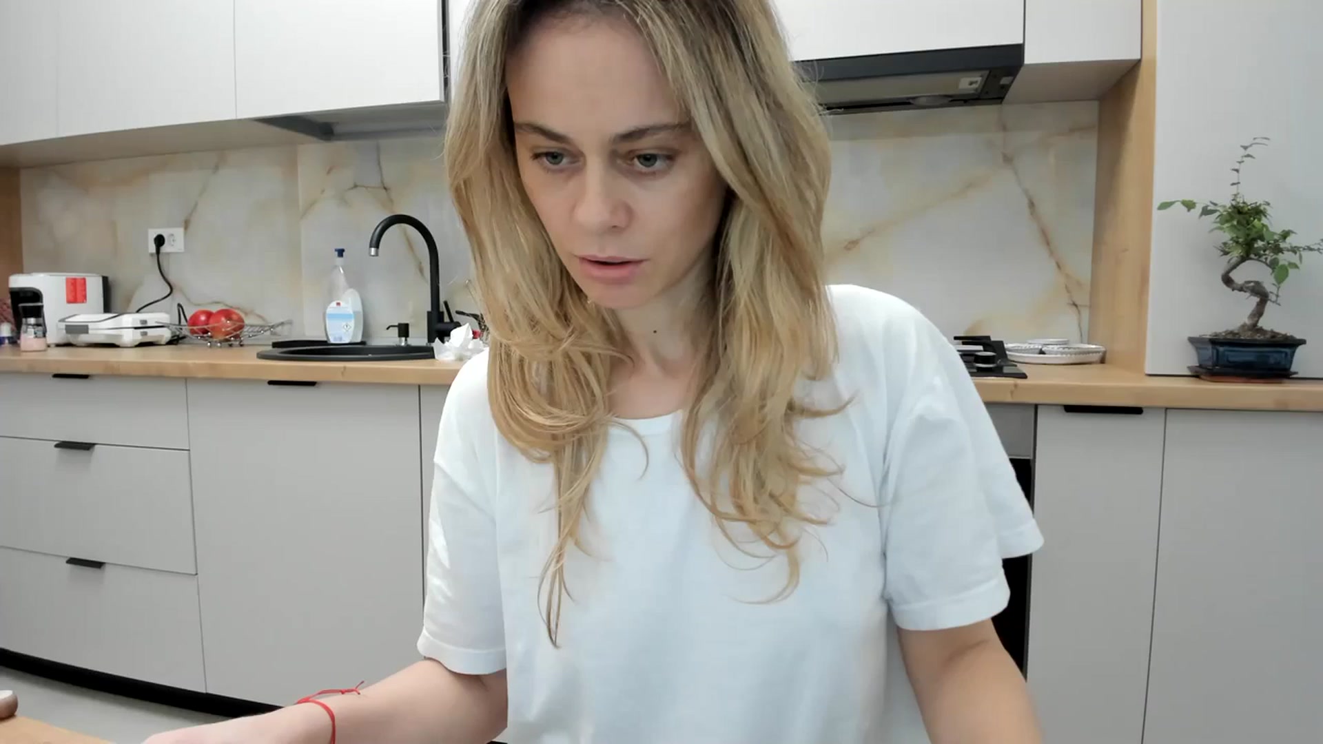 Gallery image thumbnail from DebbyPaige's myfreecams stream on, 03/14/2024, 15:35 image 5 of 20