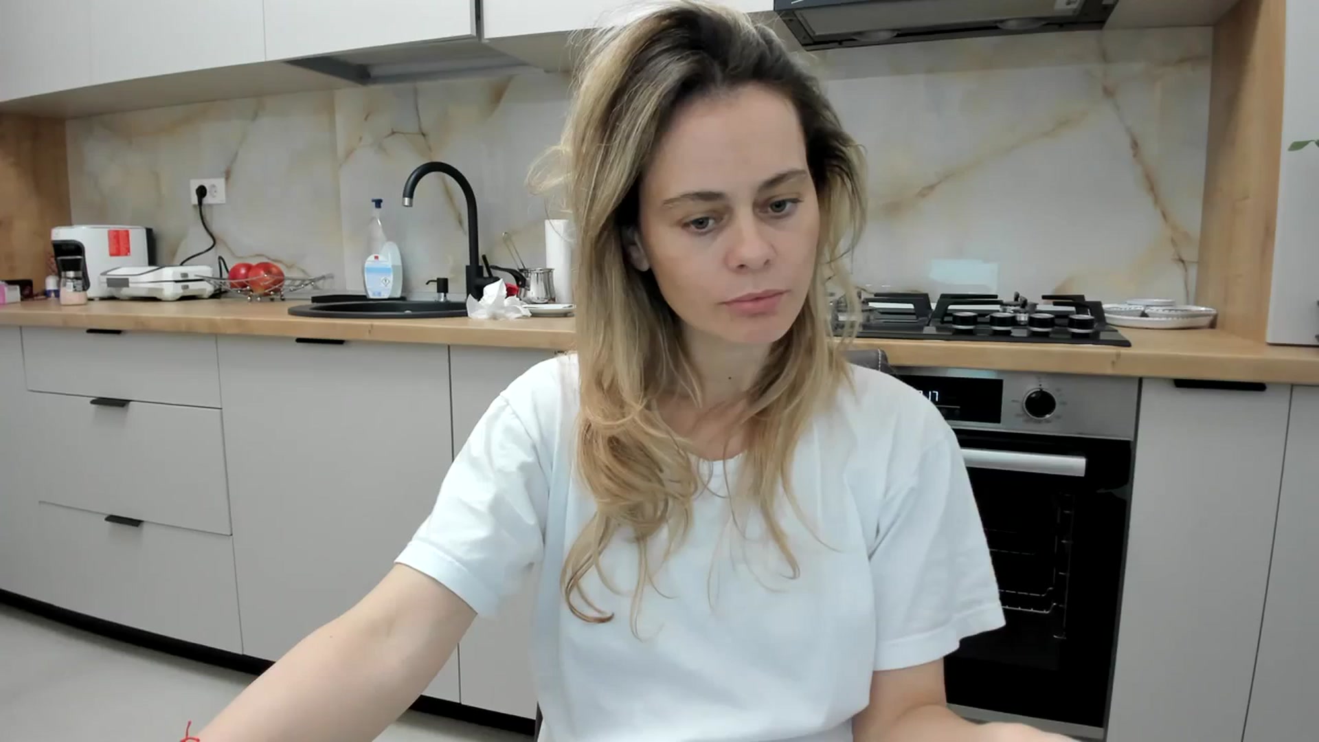 Gallery image thumbnail from DebbyPaige's myfreecams stream on, 03/14/2024, 15:35 image 13 of 20