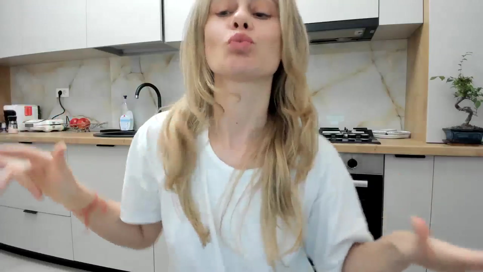 Gallery image thumbnail from DebbyPaige's myfreecams stream on, 03/14/2024, 18:04 image 5 of 20