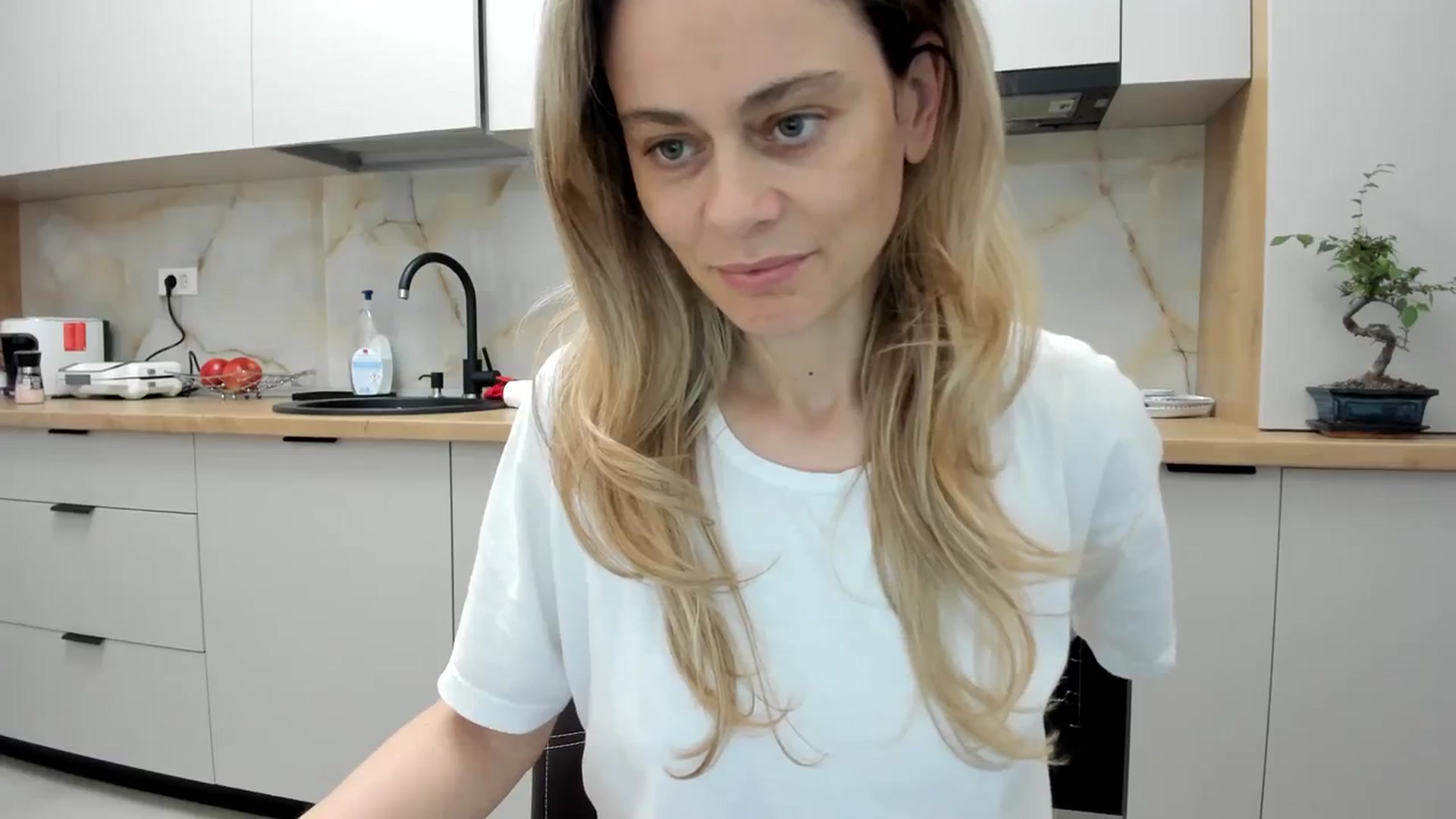 Gallery image thumbnail from DebbyPaige's myfreecams stream on, 03/14/2024, 18:04 image 8 of 20
