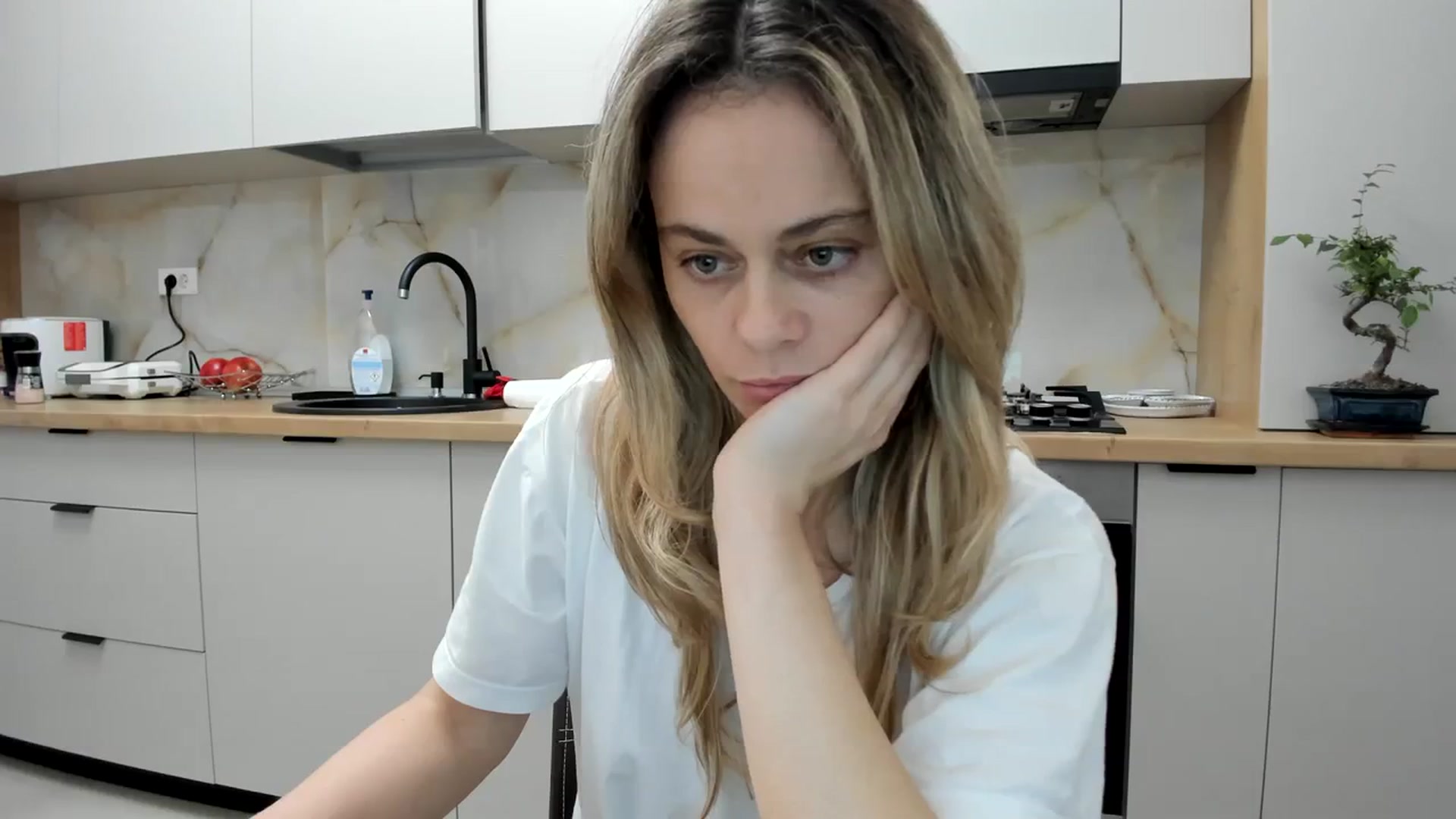 Gallery image thumbnail from DebbyPaige's myfreecams stream on, 03/14/2024, 18:04 image 7 of 20