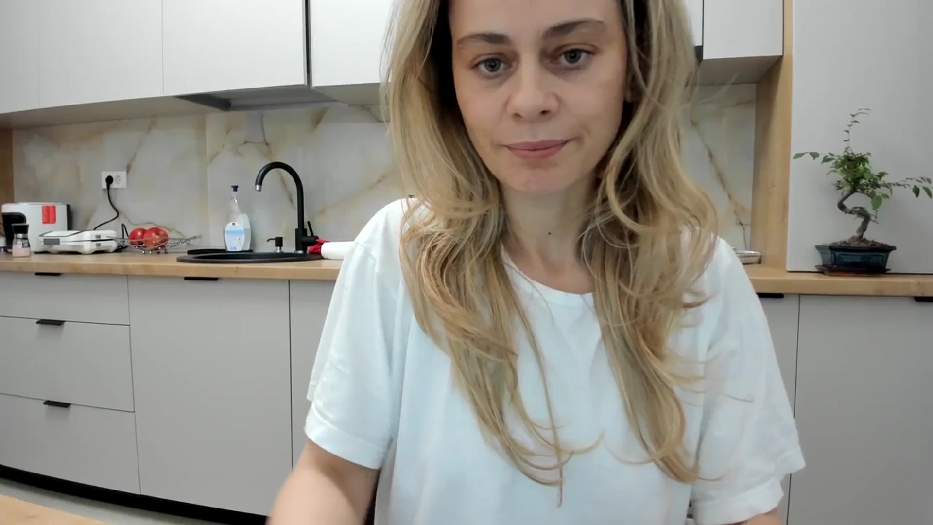 Gallery image thumbnail from DebbyPaige's myfreecams stream on, 03/14/2024, 18:04 image 12 of 20
