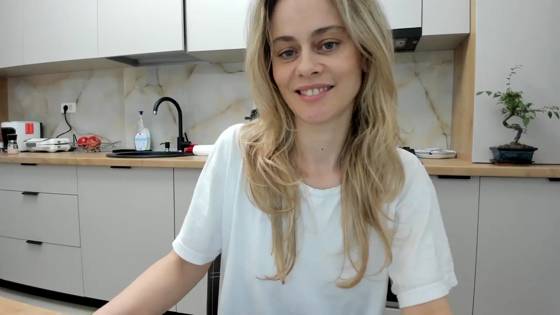 Gallery image thumbnail from DebbyPaige's myfreecams stream on, 03/14/2024, 18:04 image 11 of 20