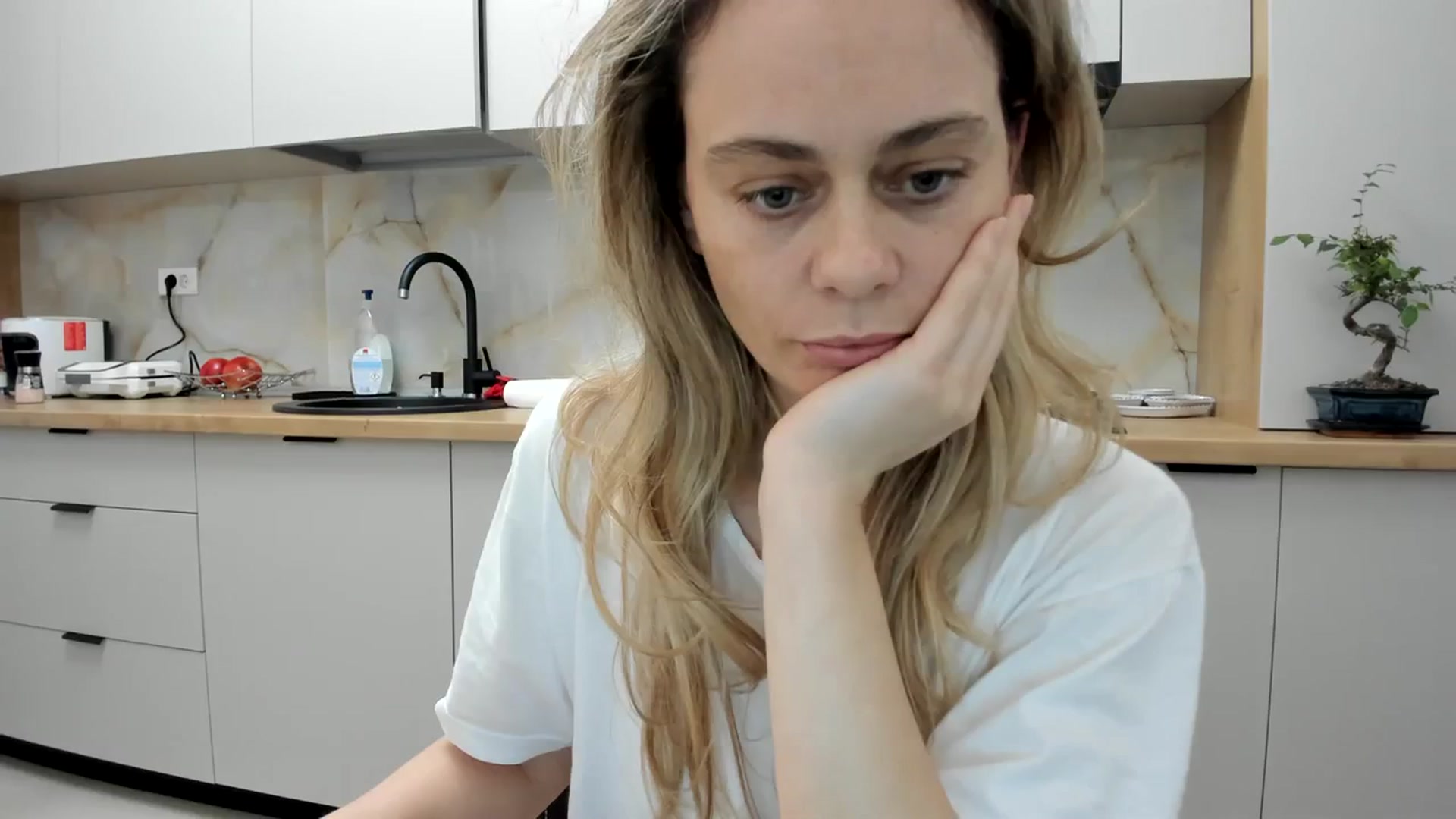 Gallery image thumbnail from DebbyPaige's myfreecams stream on, 03/14/2024, 18:04 image 9 of 20