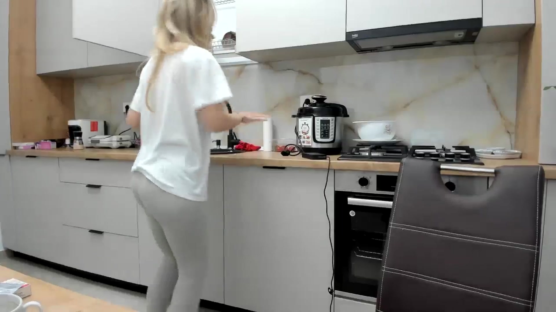 Gallery image thumbnail from DebbyPaige's myfreecams stream on, 03/14/2024, 18:04 image 15 of 20