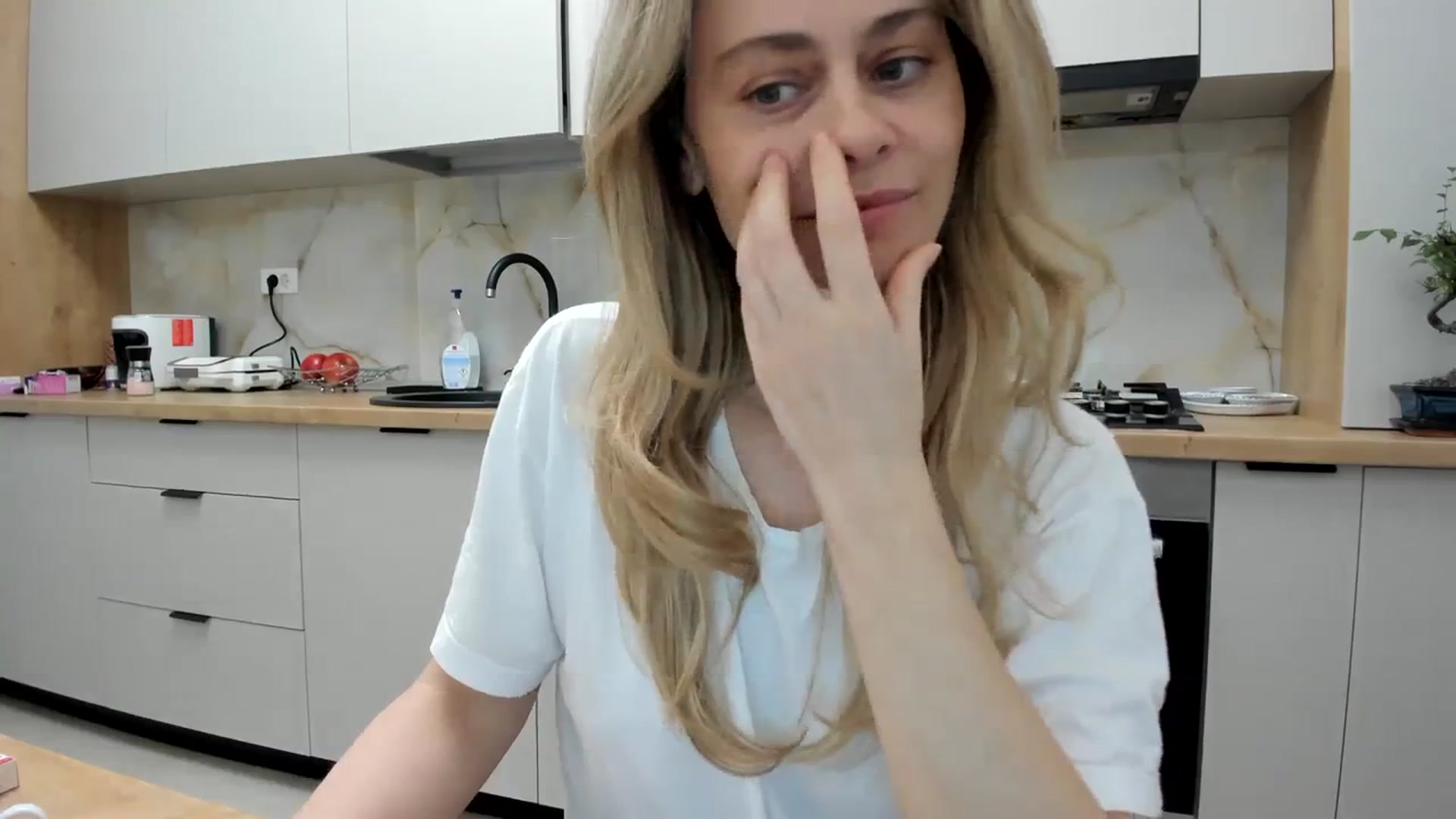 Gallery image thumbnail from DebbyPaige's myfreecams stream on, 03/14/2024, 18:04 image 17 of 20