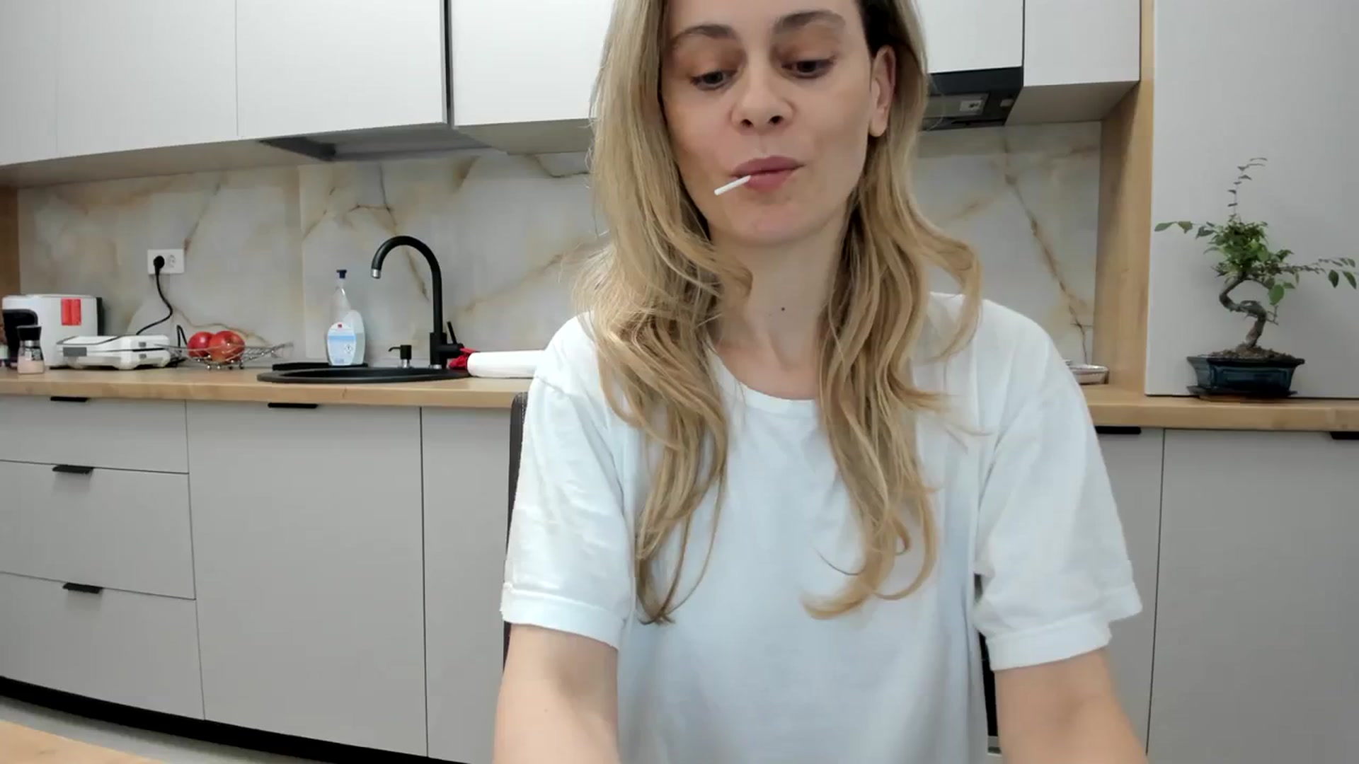 Gallery image thumbnail from DebbyPaige's myfreecams stream on, 03/14/2024, 18:04 image 13 of 20