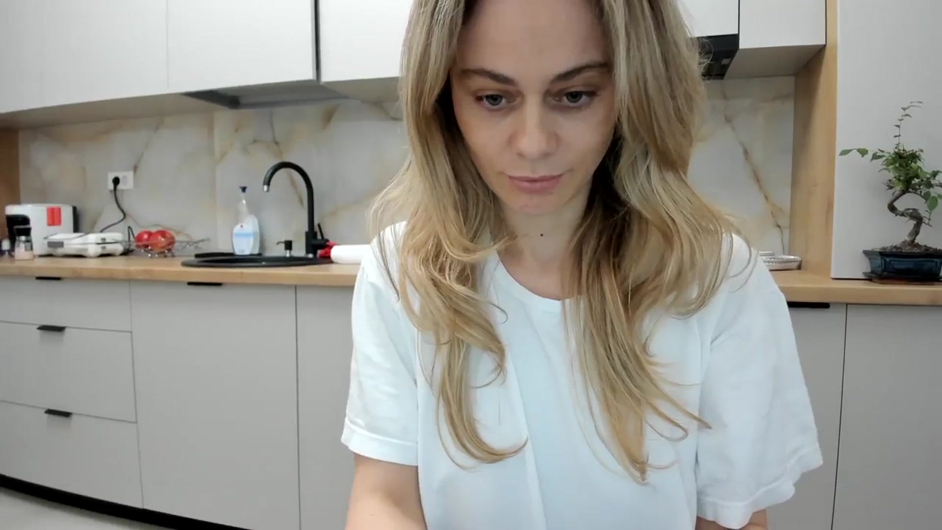 Gallery image thumbnail from DebbyPaige's myfreecams stream on, 03/14/2024, 18:04 image 6 of 20