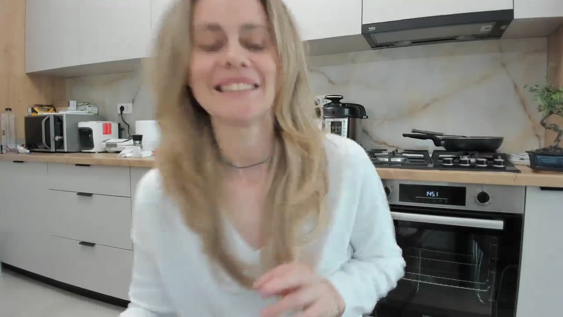 Gallery image thumbnail from DebbyPaige's myfreecams stream on, 03/19/2024, 12:05 image 19 of 20