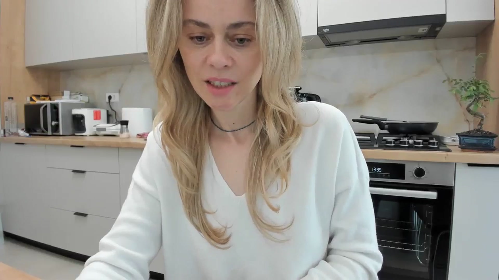 Gallery image thumbnail from DebbyPaige's myfreecams stream on, 03/19/2024, 12:05 image 3 of 20
