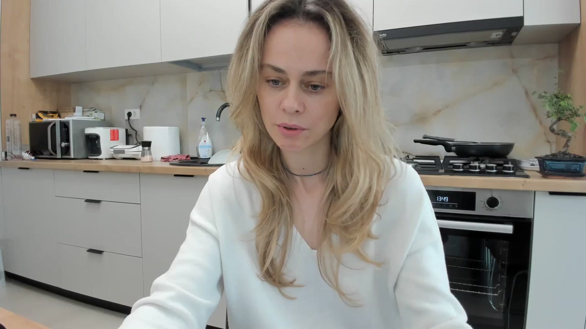 Gallery image thumbnail from DebbyPaige's myfreecams stream on, 03/19/2024, 12:05 image 6 of 20