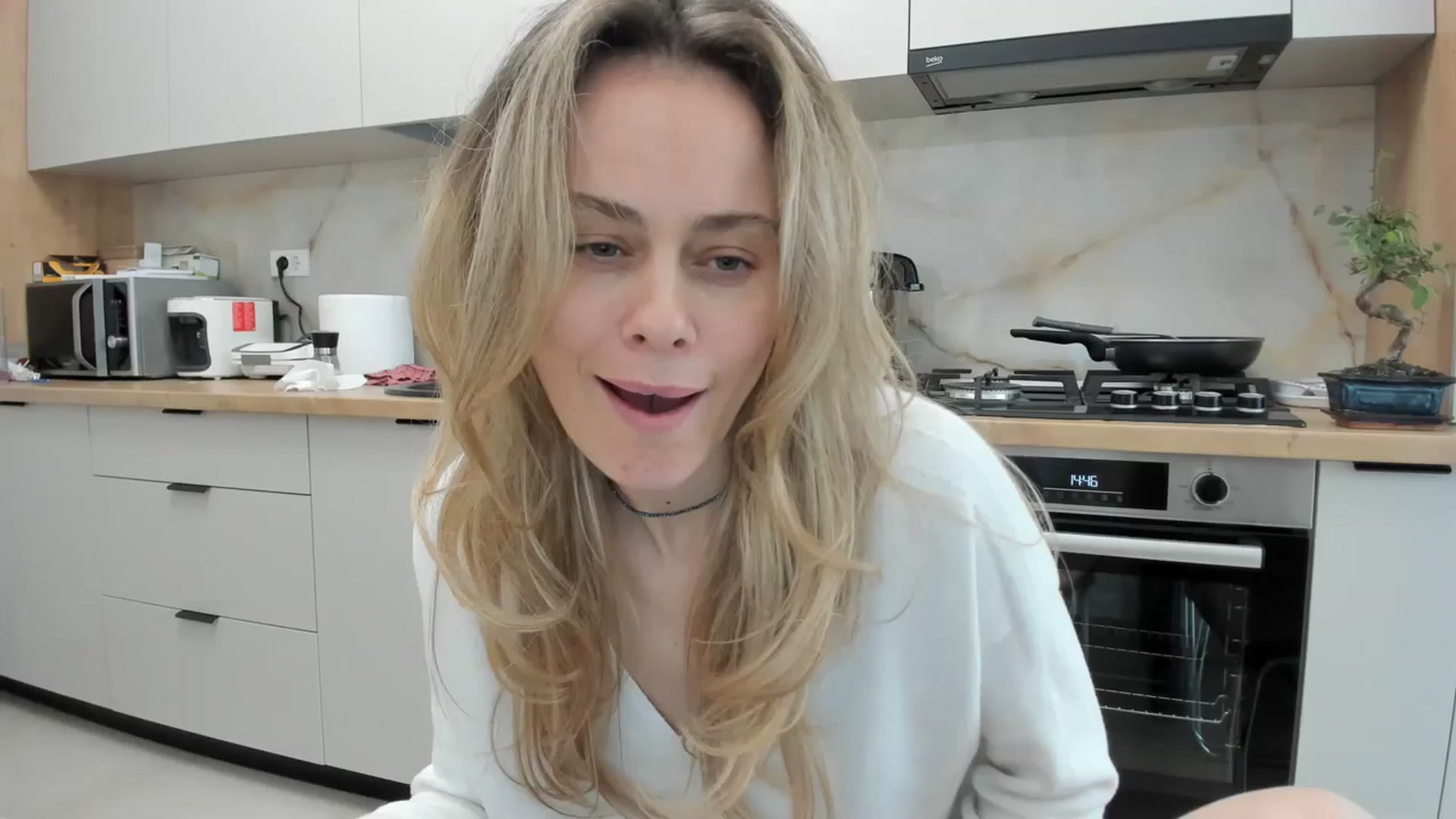 Gallery image thumbnail from DebbyPaige's myfreecams stream on, 03/19/2024, 12:05 image 18 of 20
