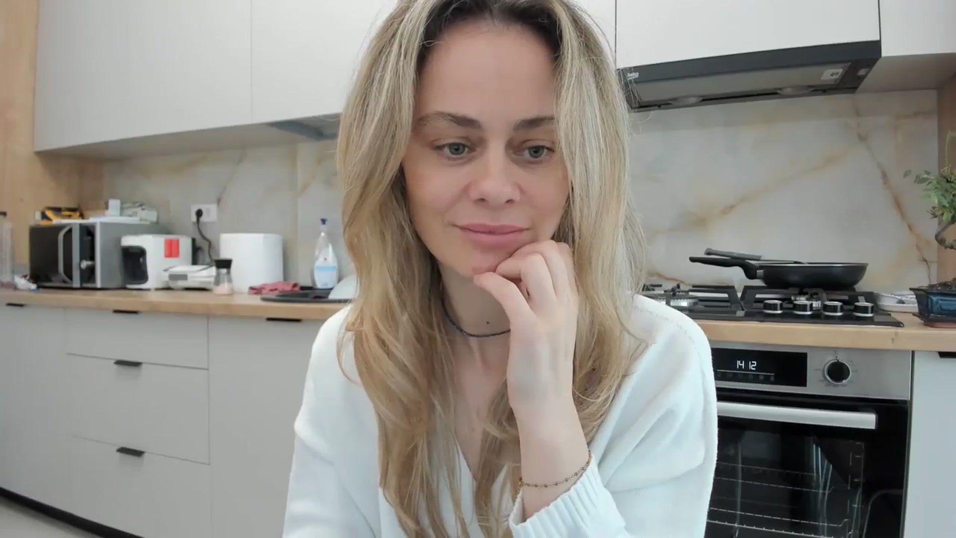 Gallery image thumbnail from DebbyPaige's myfreecams stream on, 03/19/2024, 12:05 image 11 of 20