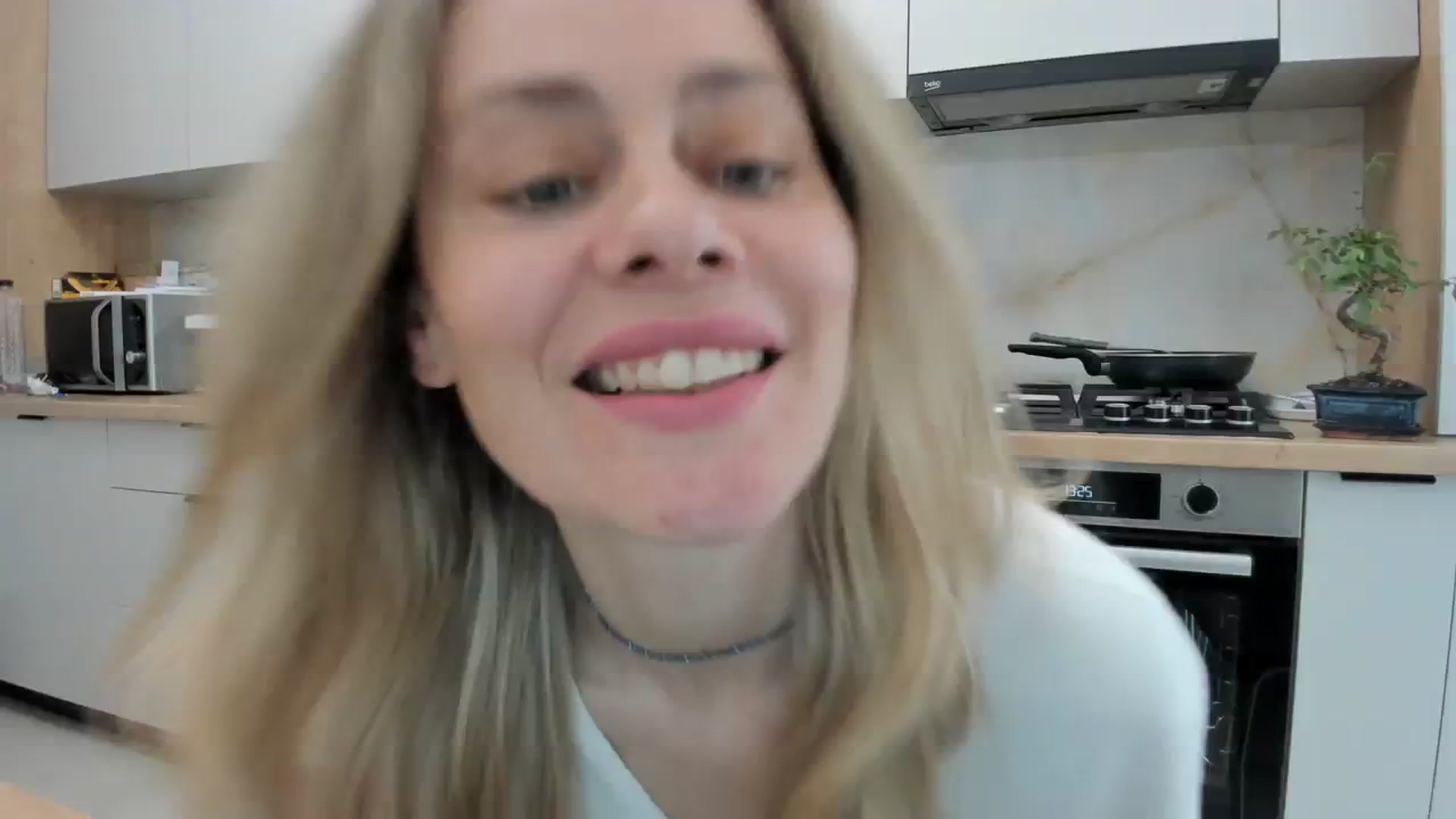 Gallery image thumbnail from DebbyPaige's myfreecams stream on, 03/19/2024, 12:05 image 1 of 20