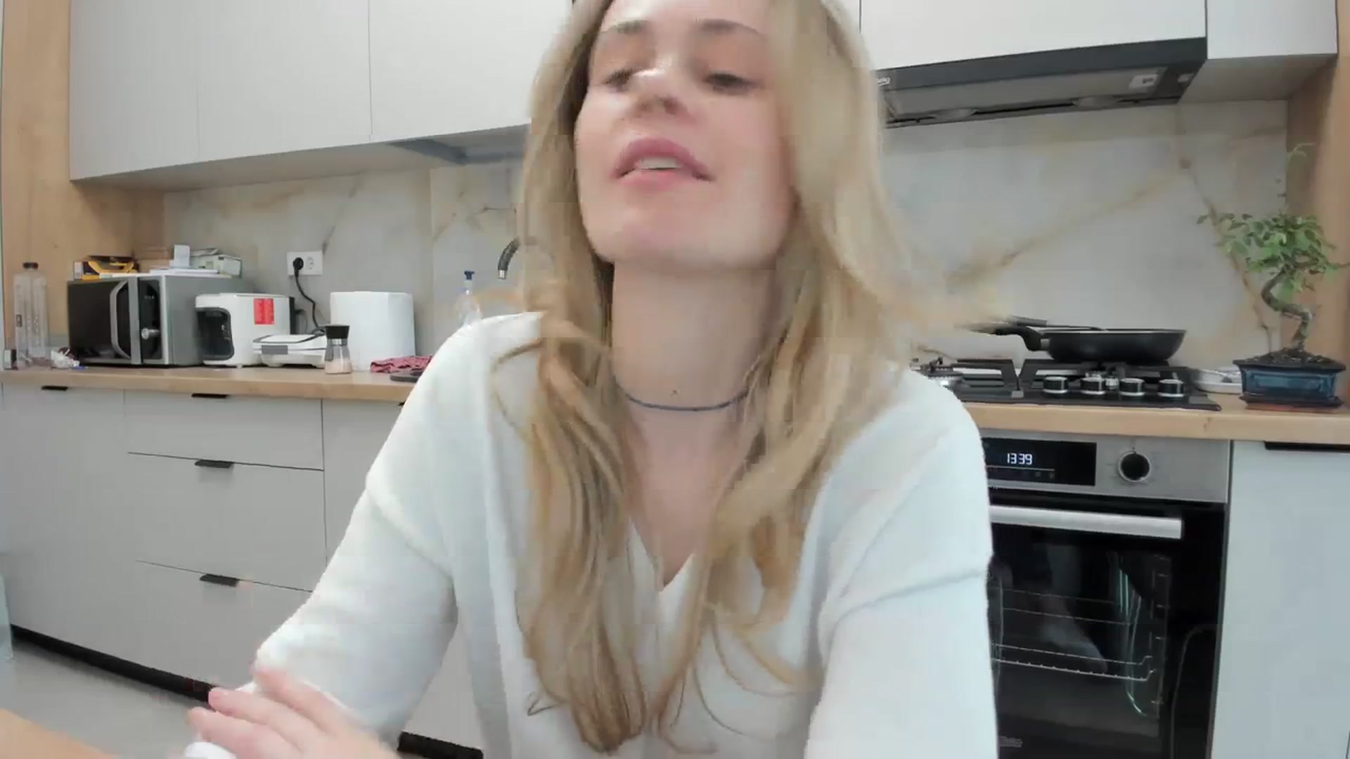 Gallery image thumbnail from DebbyPaige's myfreecams stream on, 03/19/2024, 12:05 image 4 of 20