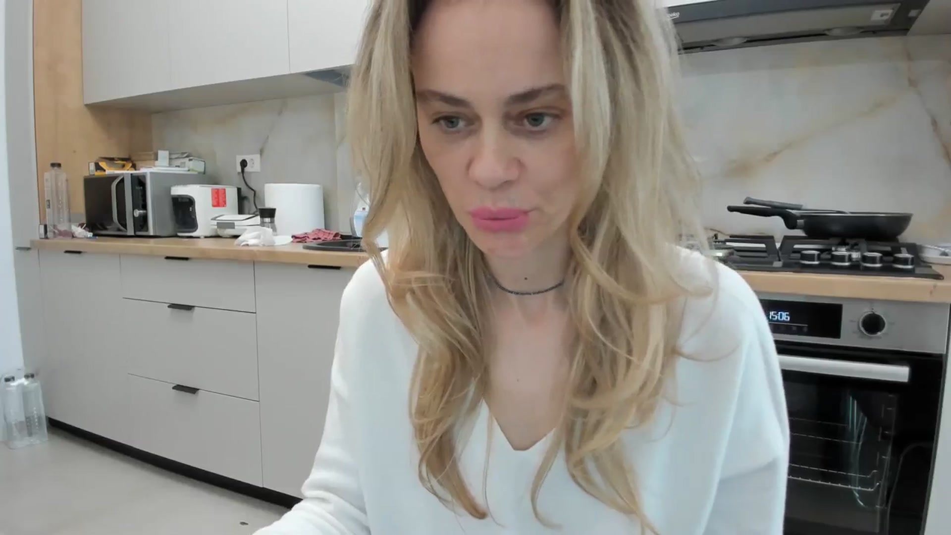 Gallery image thumbnail from DebbyPaige's myfreecams stream on, 03/19/2024, 13:11 image 2 of 20
