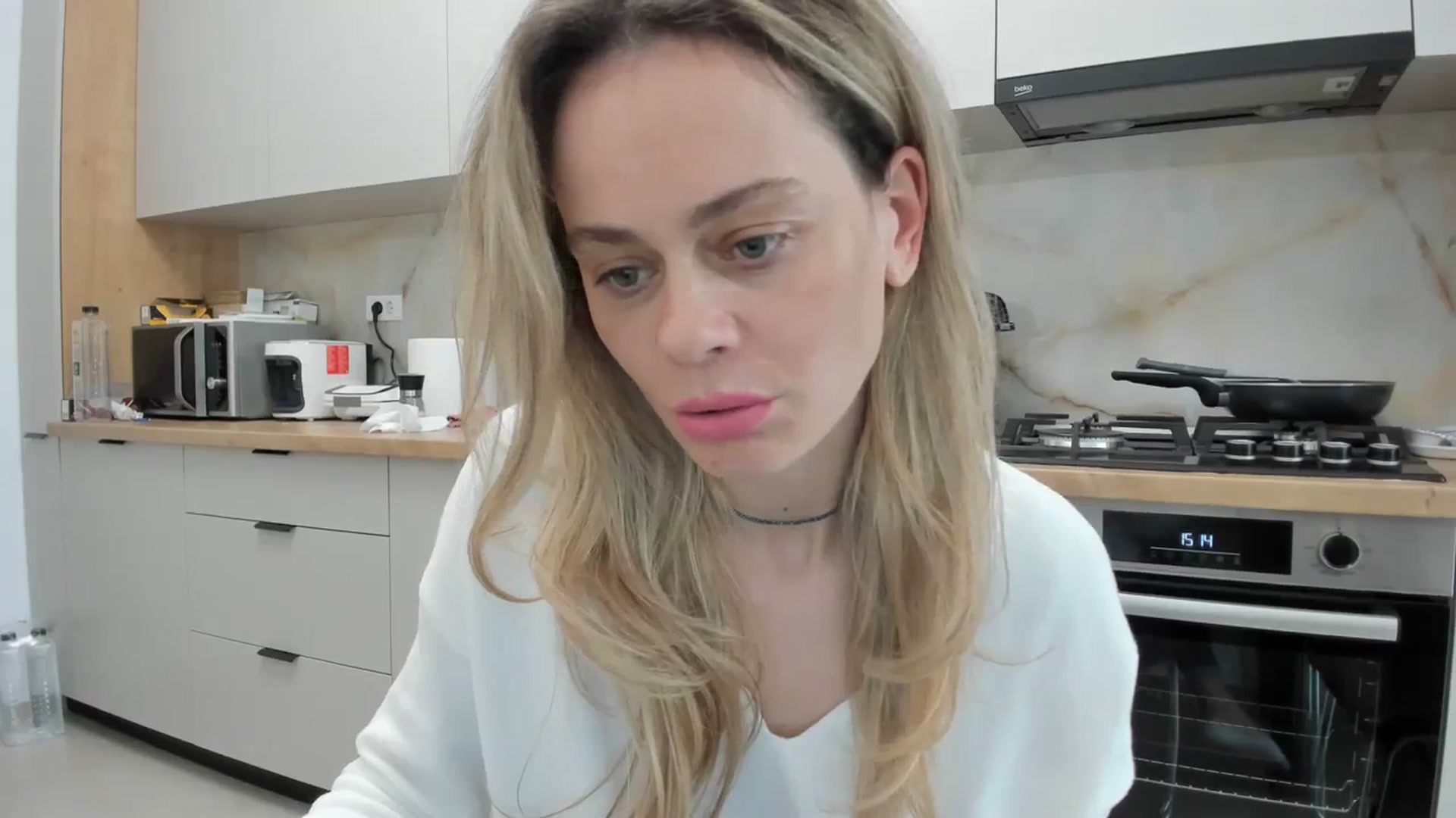 Gallery image thumbnail from DebbyPaige's myfreecams stream on, 03/19/2024, 13:11 image 6 of 20