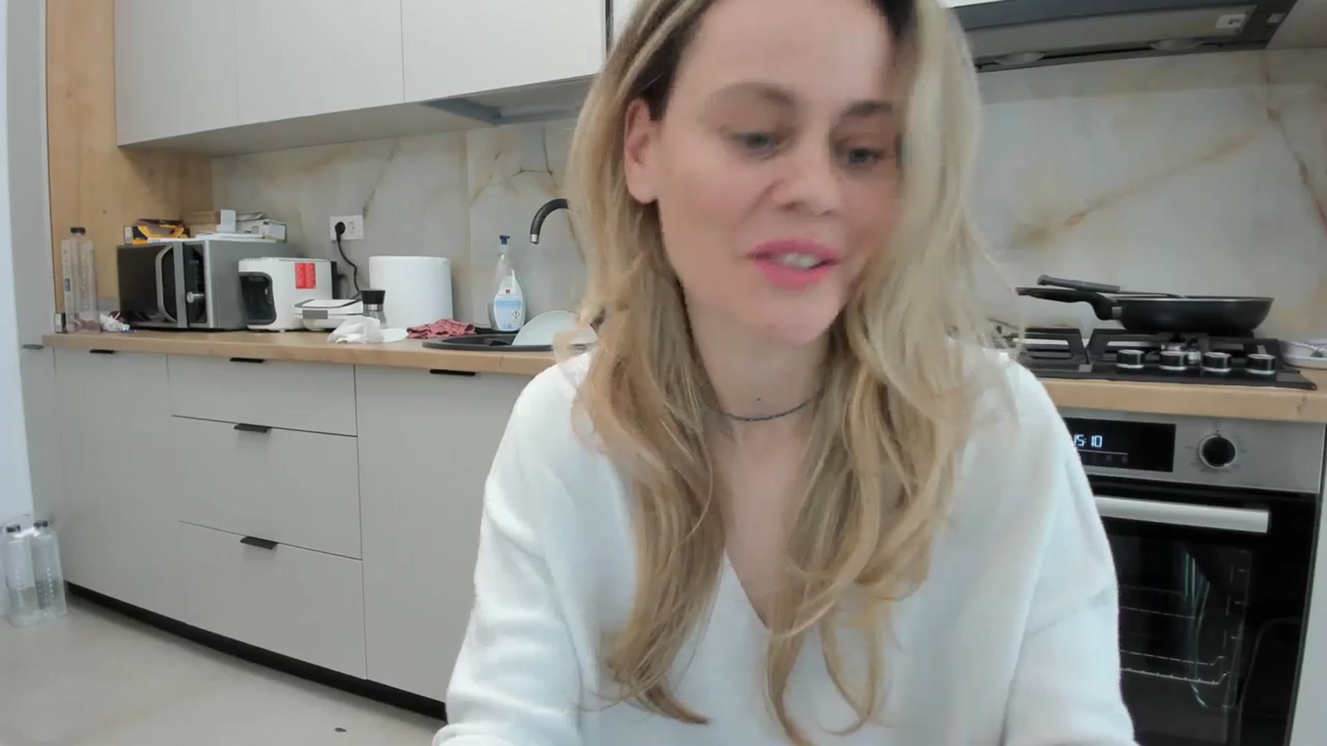 Gallery image thumbnail from DebbyPaige's myfreecams stream on, 03/19/2024, 13:11 image 4 of 20