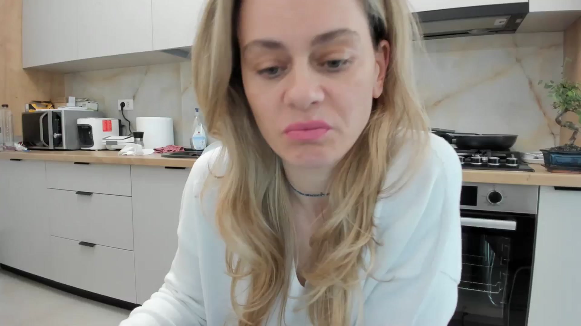 Gallery image thumbnail from DebbyPaige's myfreecams stream on, 03/19/2024, 13:11 image 14 of 20
