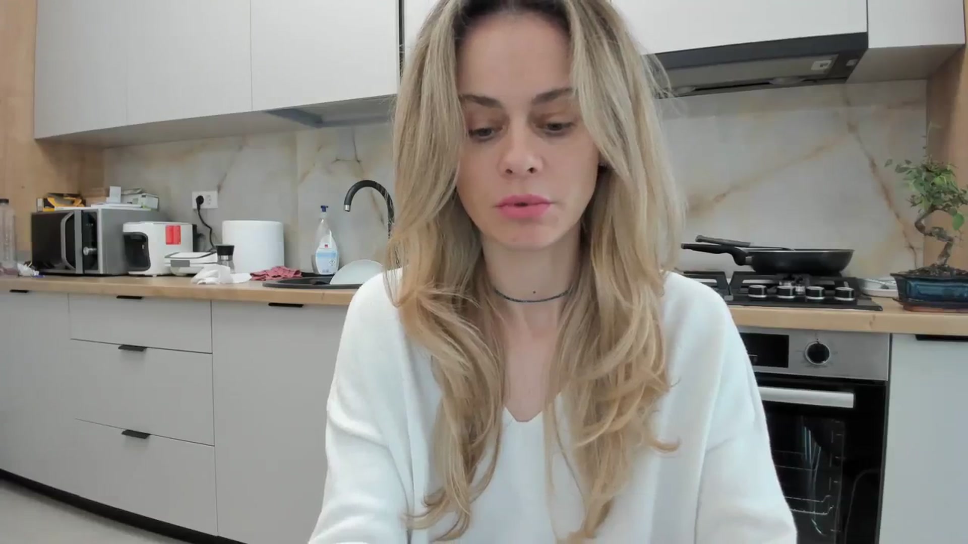Gallery image thumbnail from DebbyPaige's myfreecams stream on, 03/19/2024, 13:11 image 19 of 20
