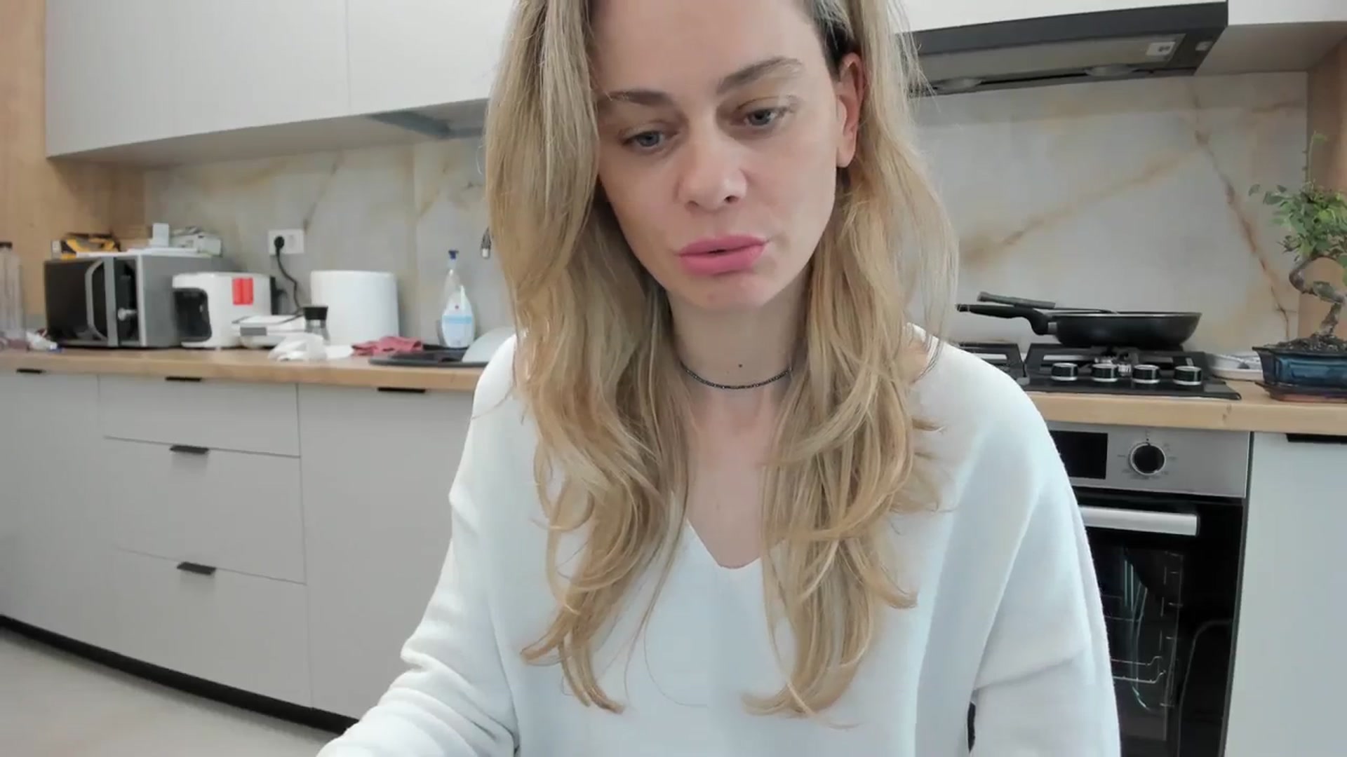 Gallery image thumbnail from DebbyPaige's myfreecams stream on, 03/19/2024, 13:11 image 15 of 20