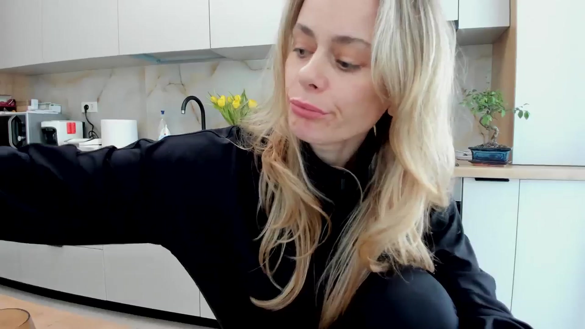 Gallery image thumbnail from DebbyPaige's myfreecams stream on, 03/20/2024, 11:49 image 10 of 20