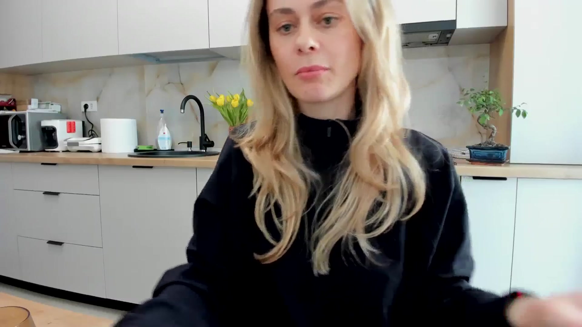 Gallery image thumbnail from DebbyPaige's myfreecams stream on, 03/20/2024, 11:49 image 11 of 20