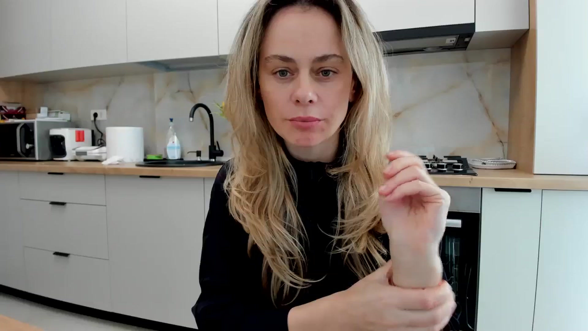 Gallery image thumbnail from DebbyPaige's myfreecams stream on, 03/20/2024, 13:29 image 20 of 20