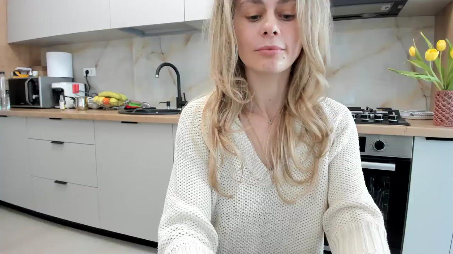 Gallery image thumbnail from DebbyPaige's myfreecams stream on, 03/21/2024, 13:34 image 14 of 20