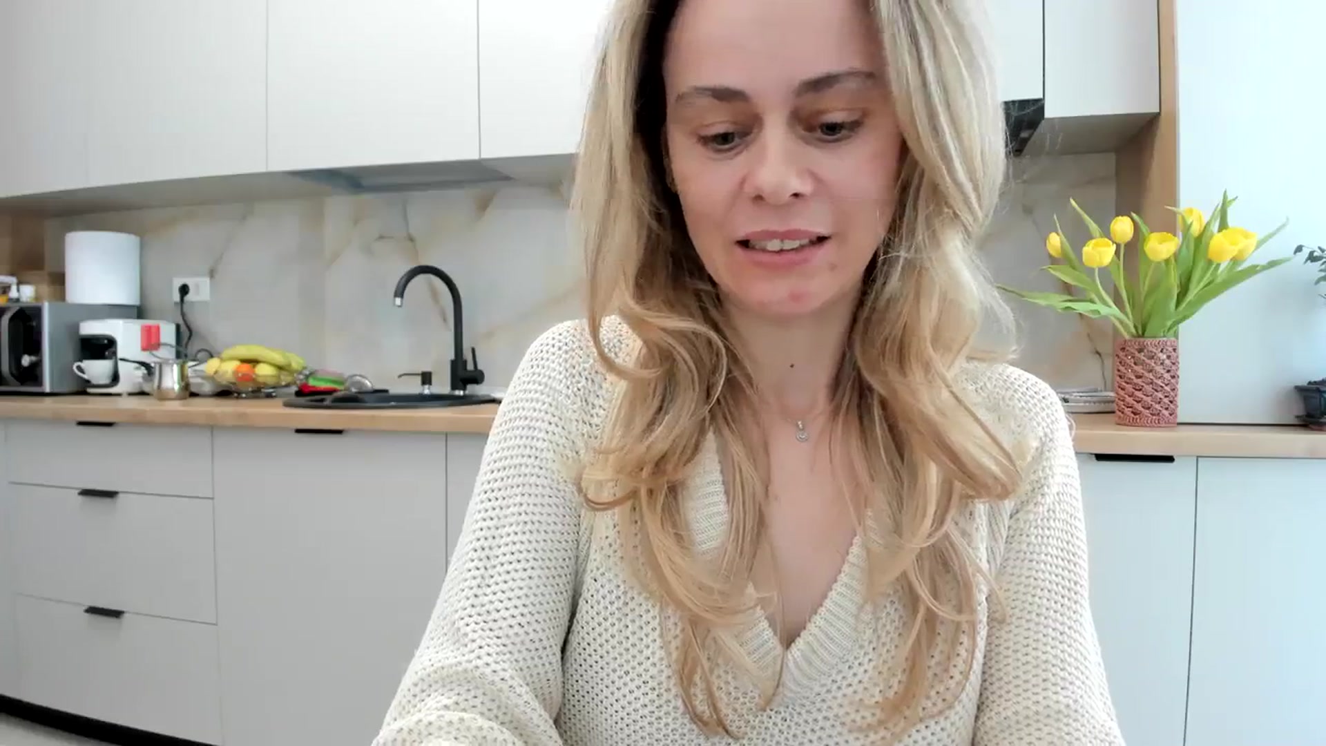 Gallery image thumbnail from DebbyPaige's myfreecams stream on, 03/21/2024, 13:34 image 9 of 20