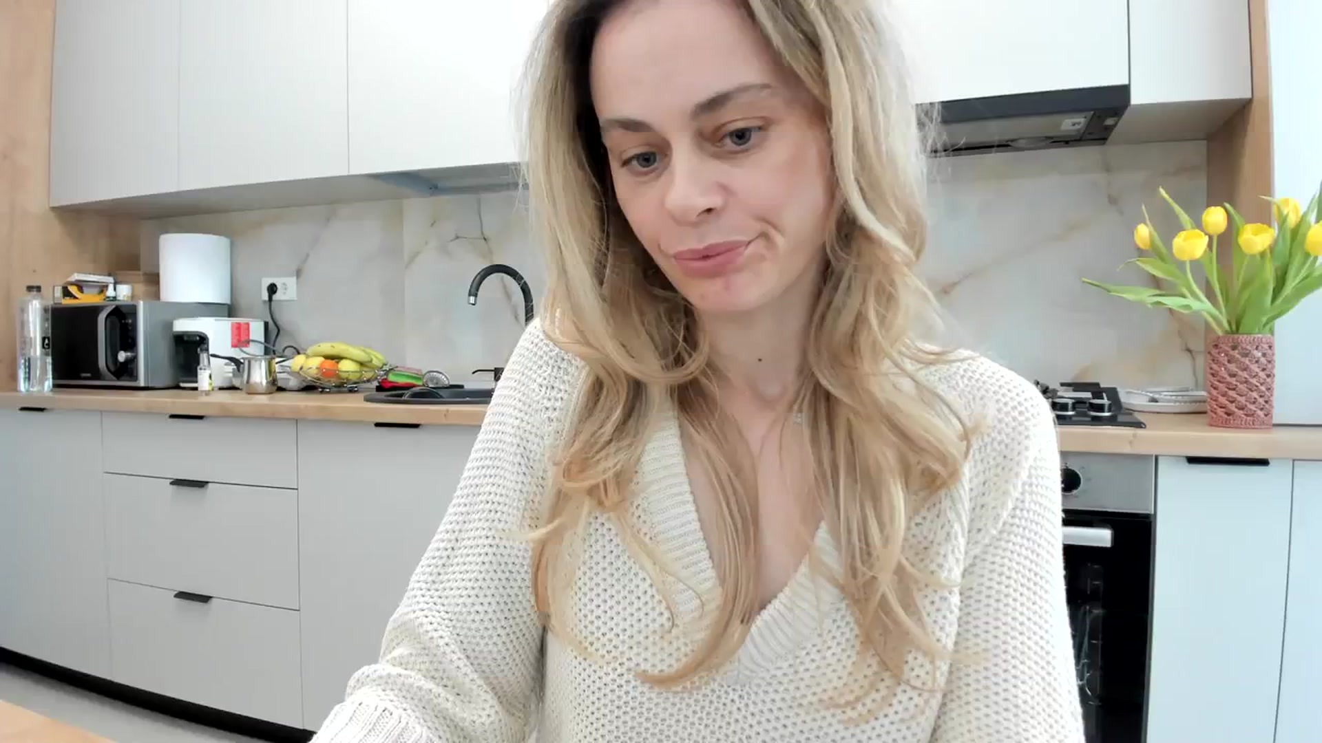Gallery image thumbnail from DebbyPaige's myfreecams stream on, 03/21/2024, 13:34 image 10 of 20