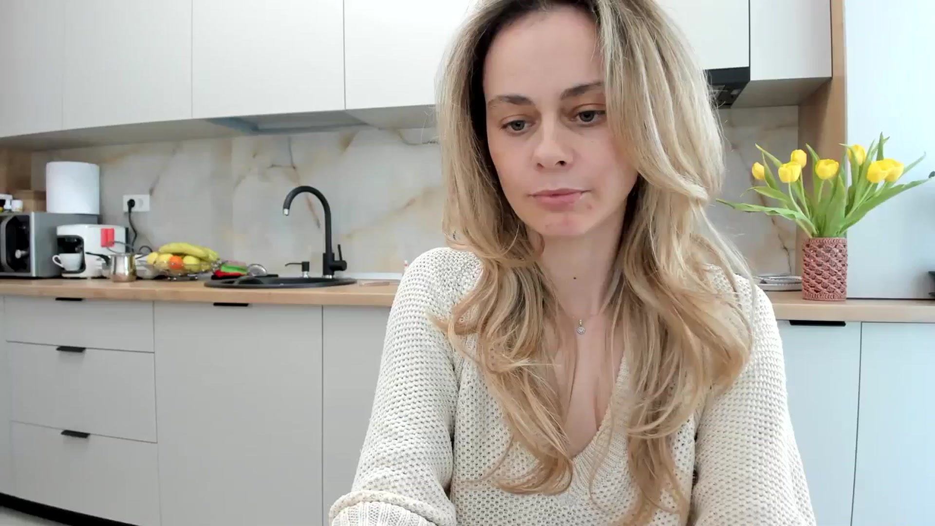 Gallery image thumbnail from DebbyPaige's myfreecams stream on, 03/21/2024, 13:34 image 3 of 20