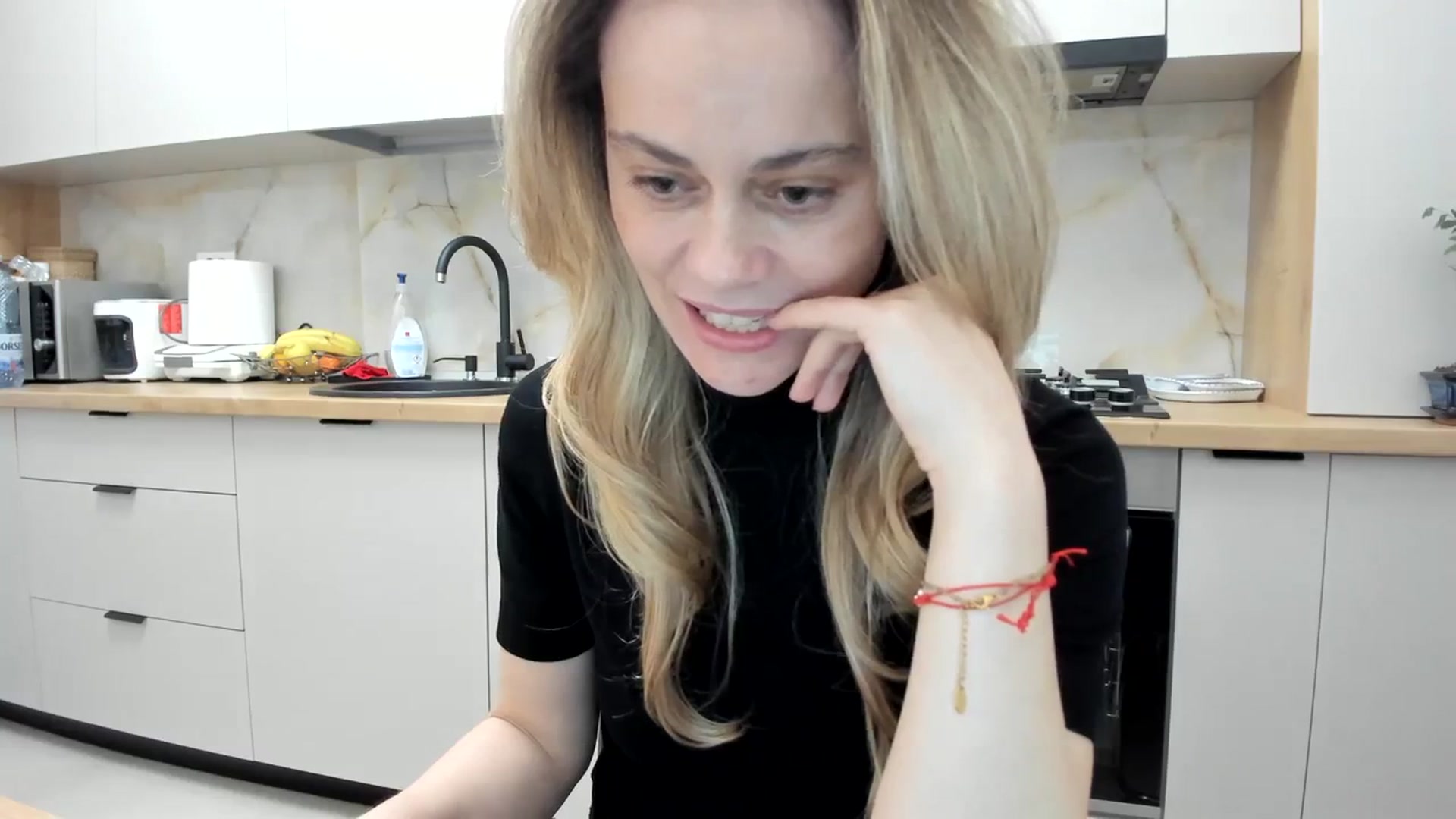 Gallery image thumbnail from DebbyPaige's myfreecams stream on, 03/22/2024, 18:44 image 10 of 20