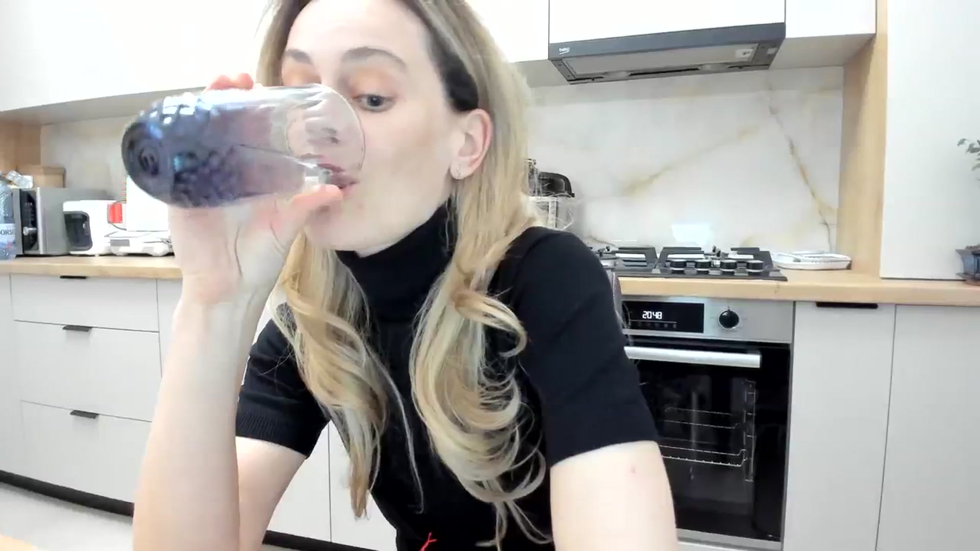 Gallery image thumbnail from DebbyPaige's myfreecams stream on, 03/22/2024, 18:44 image 11 of 20