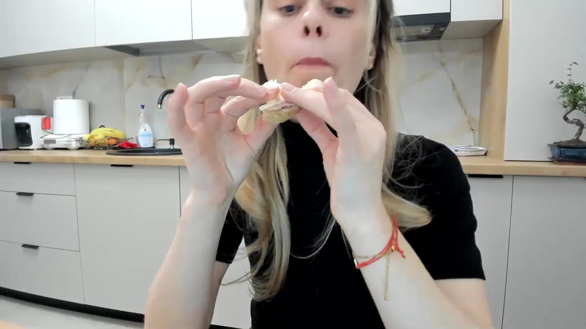 Gallery image thumbnail from DebbyPaige's myfreecams stream on, 03/22/2024, 18:44 image 6 of 20