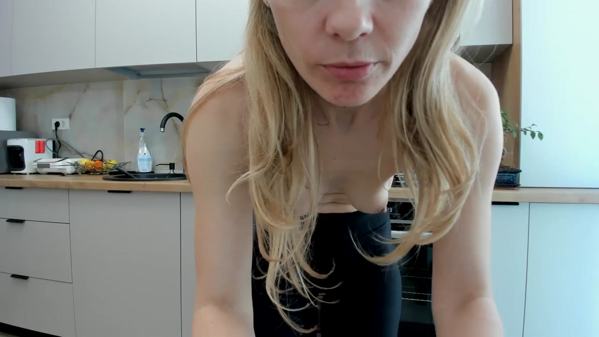 Gallery image thumbnail from DebbyPaige's myfreecams stream on, 03/24/2024, 13:57 image 14 of 20