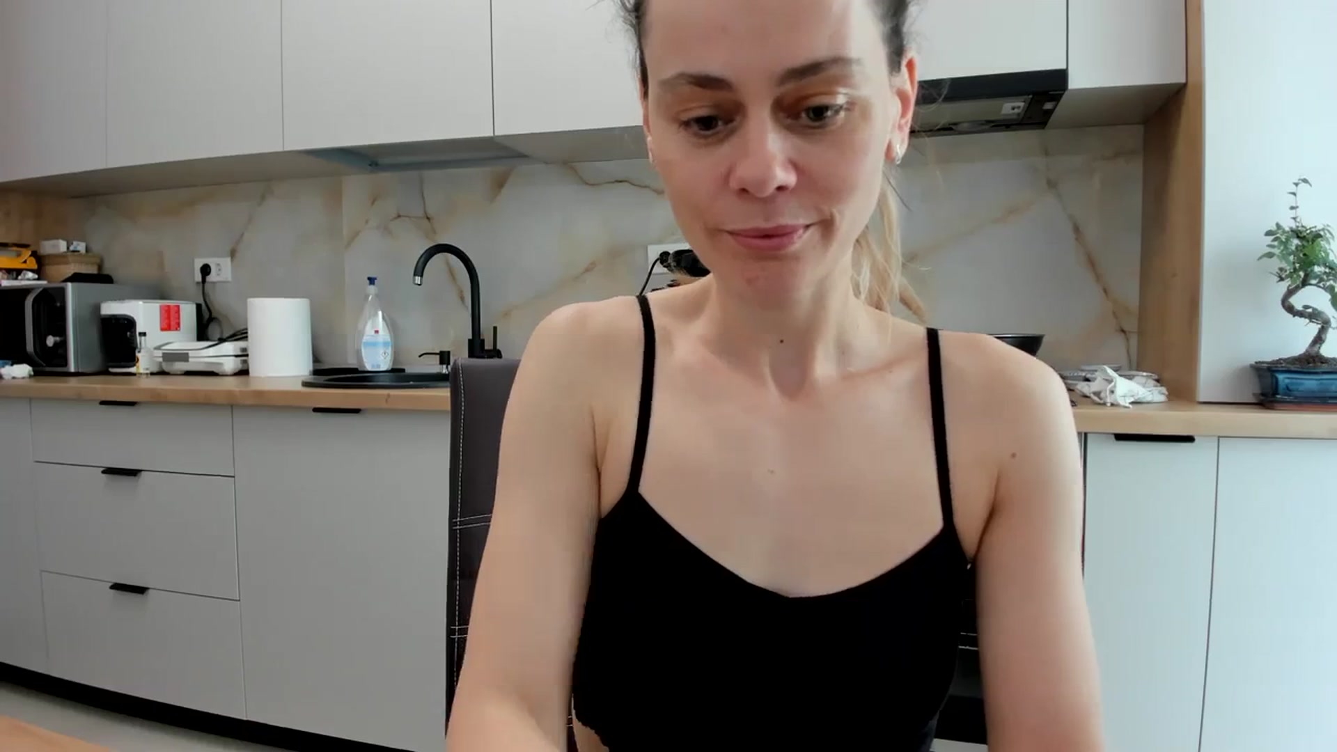 Gallery image thumbnail from DebbyPaige's myfreecams stream on, 03/28/2024, 11:35 image 7 of 20