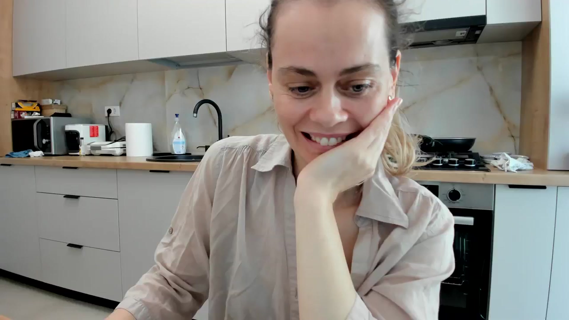 Gallery image thumbnail from DebbyPaige's myfreecams stream on, 03/28/2024, 12:01 image 15 of 20