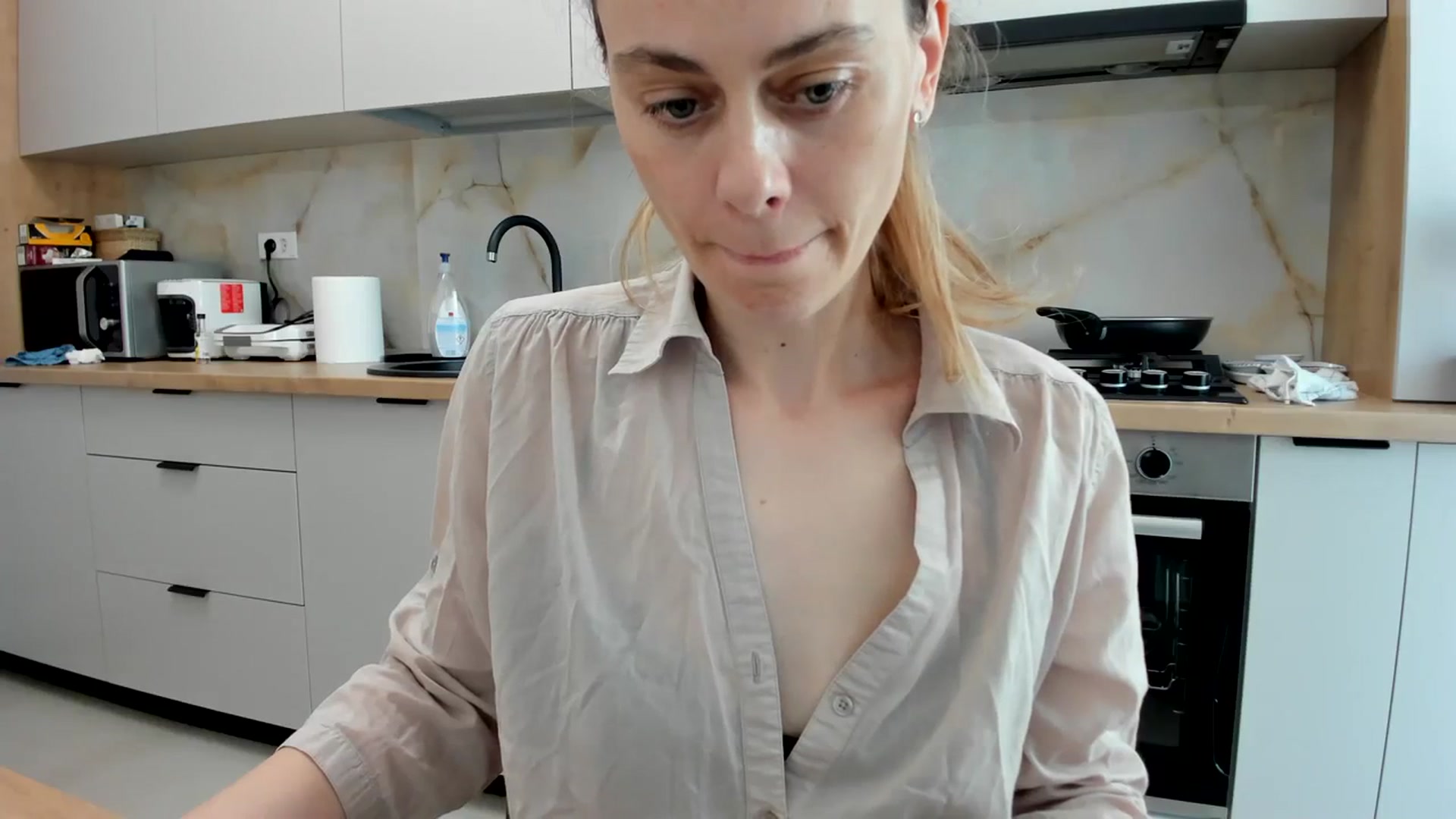 Gallery image thumbnail from DebbyPaige's myfreecams stream on, 03/28/2024, 12:01 image 8 of 20