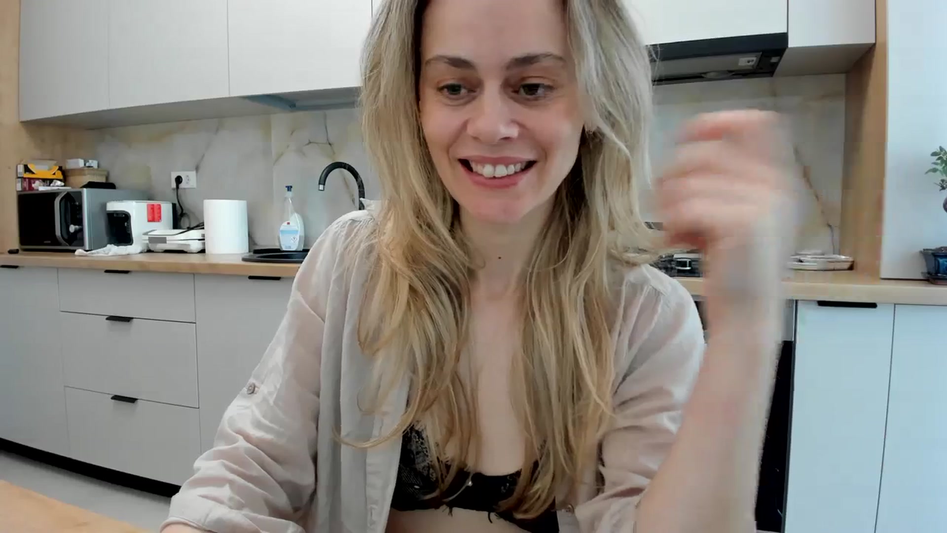 Gallery image thumbnail from DebbyPaige's myfreecams stream on, 03/28/2024, 14:20 image 15 of 20