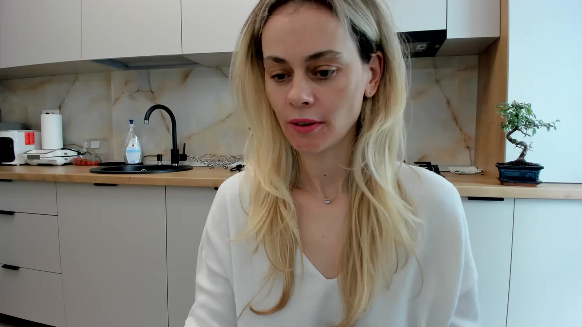 Gallery image thumbnail from DebbyPaige's myfreecams stream on, 04/05/2024, 11:58 image 17 of 20