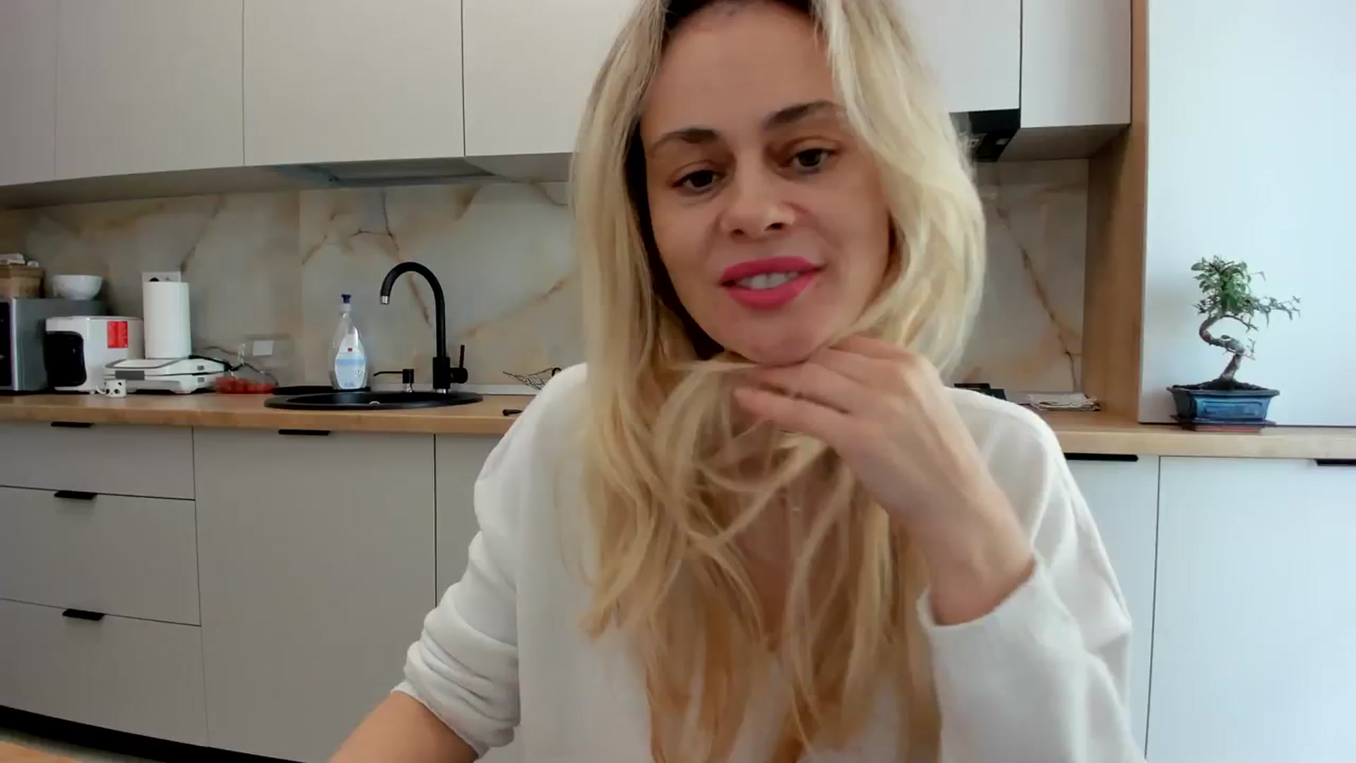Gallery image thumbnail from DebbyPaige's myfreecams stream on, 04/05/2024, 11:58 image 1 of 20