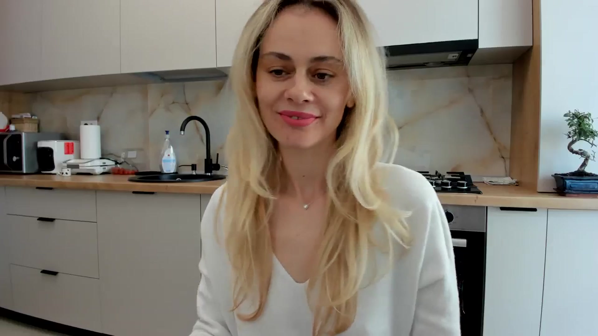 Gallery image thumbnail from DebbyPaige's myfreecams stream on, 04/05/2024, 11:58 image 10 of 20