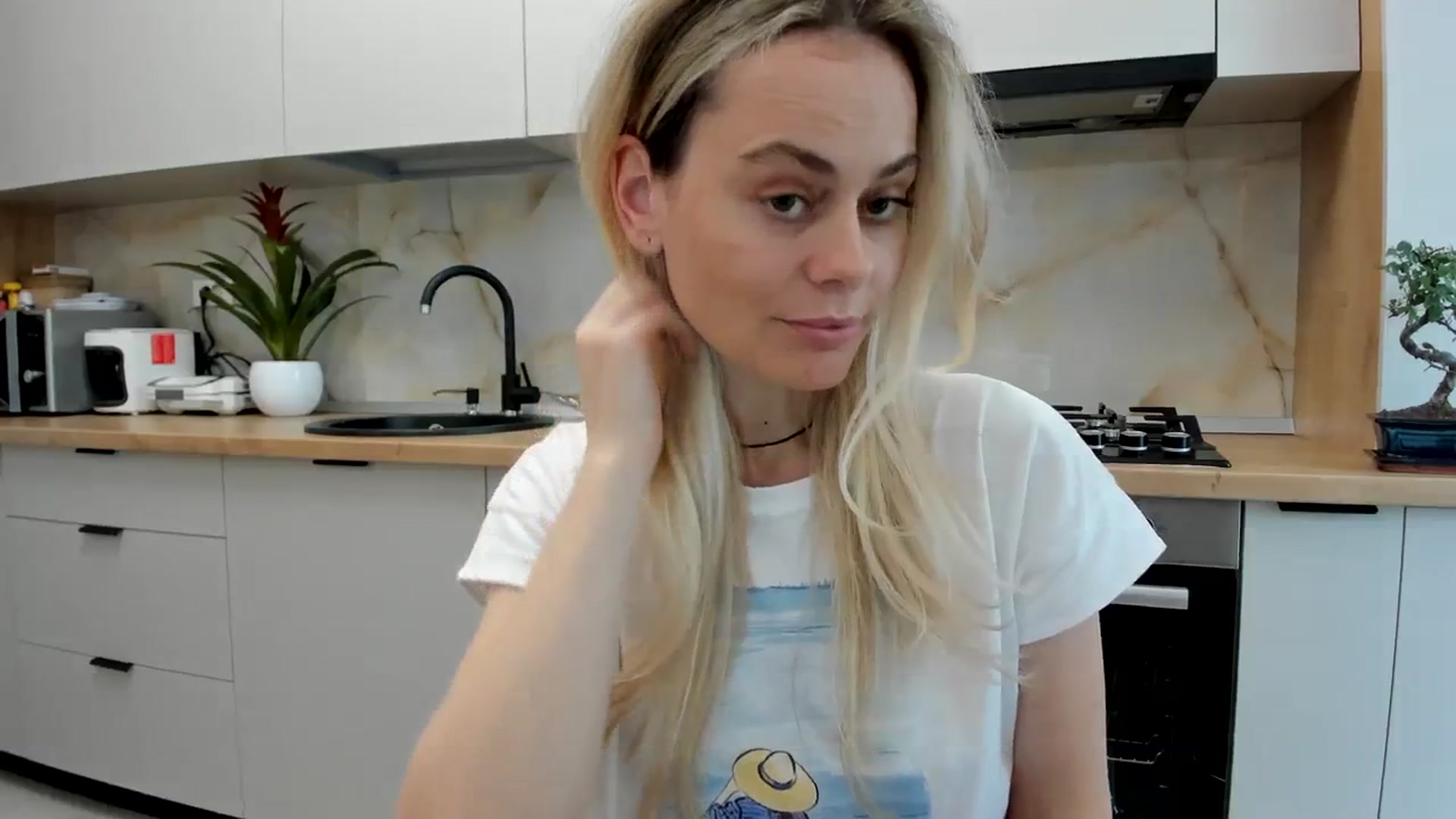 Gallery image thumbnail from DebbyPaige's myfreecams stream on, 04/07/2024, 15:53 image 14 of 20