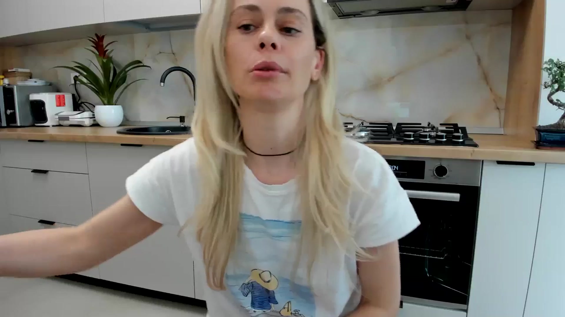 Gallery image thumbnail from DebbyPaige's myfreecams stream on, 04/07/2024, 15:53 image 12 of 20
