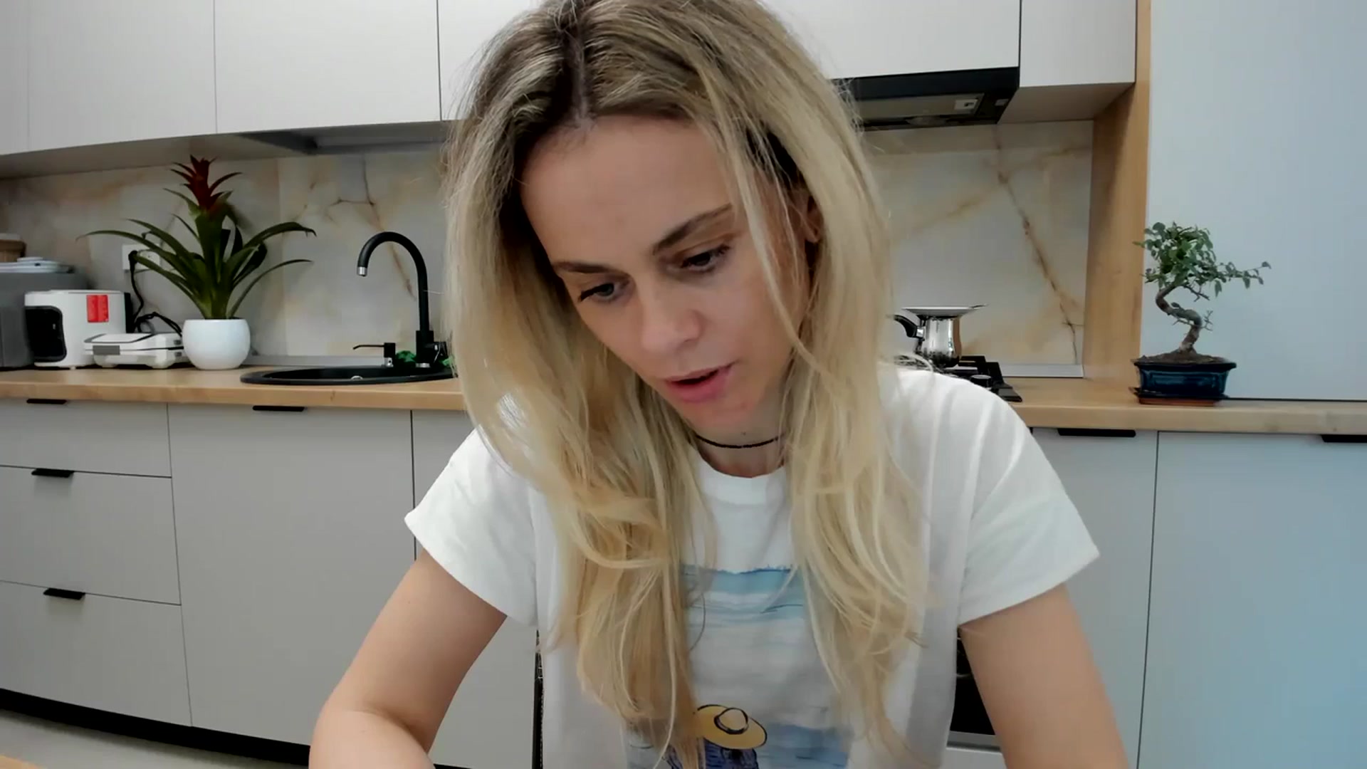 Gallery image thumbnail from DebbyPaige's myfreecams stream on, 04/07/2024, 17:34 image 4 of 20