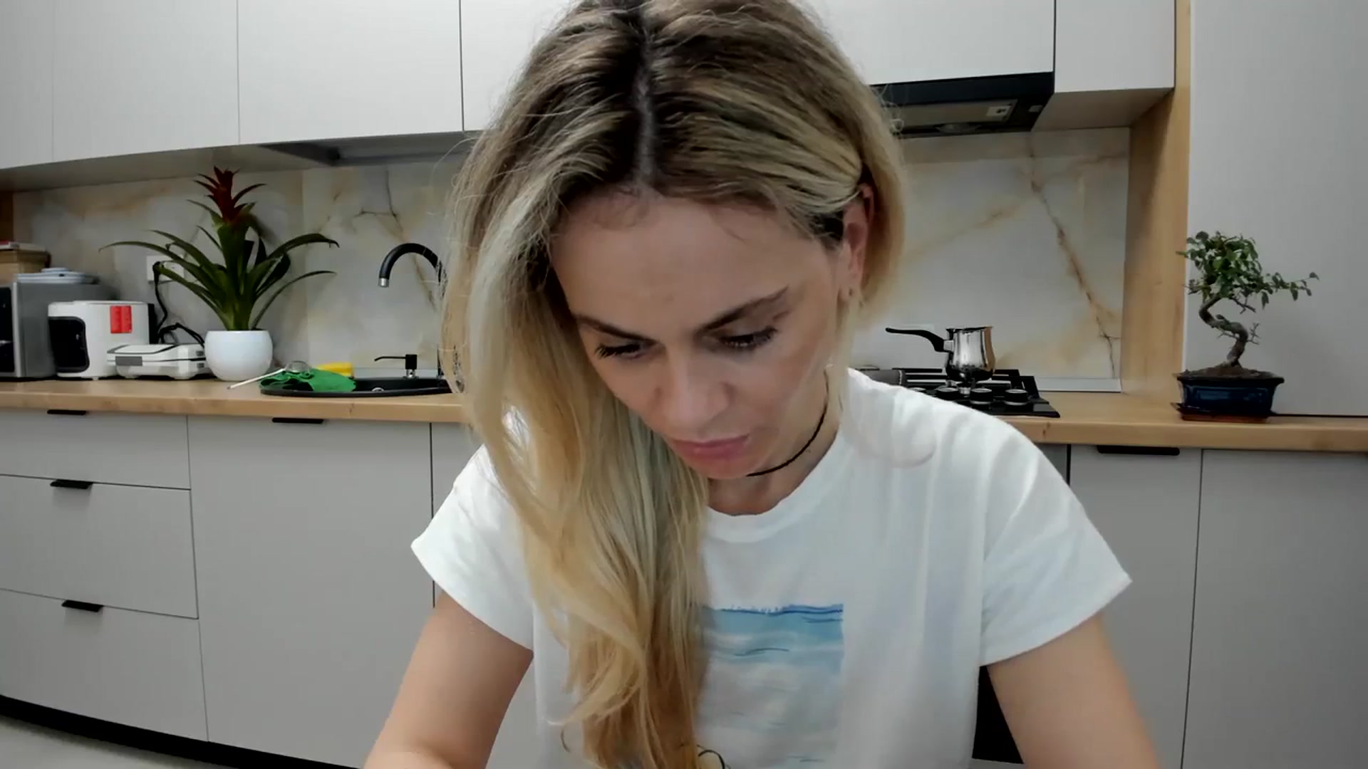 Gallery image thumbnail from DebbyPaige's myfreecams stream on, 04/07/2024, 17:34 image 16 of 20