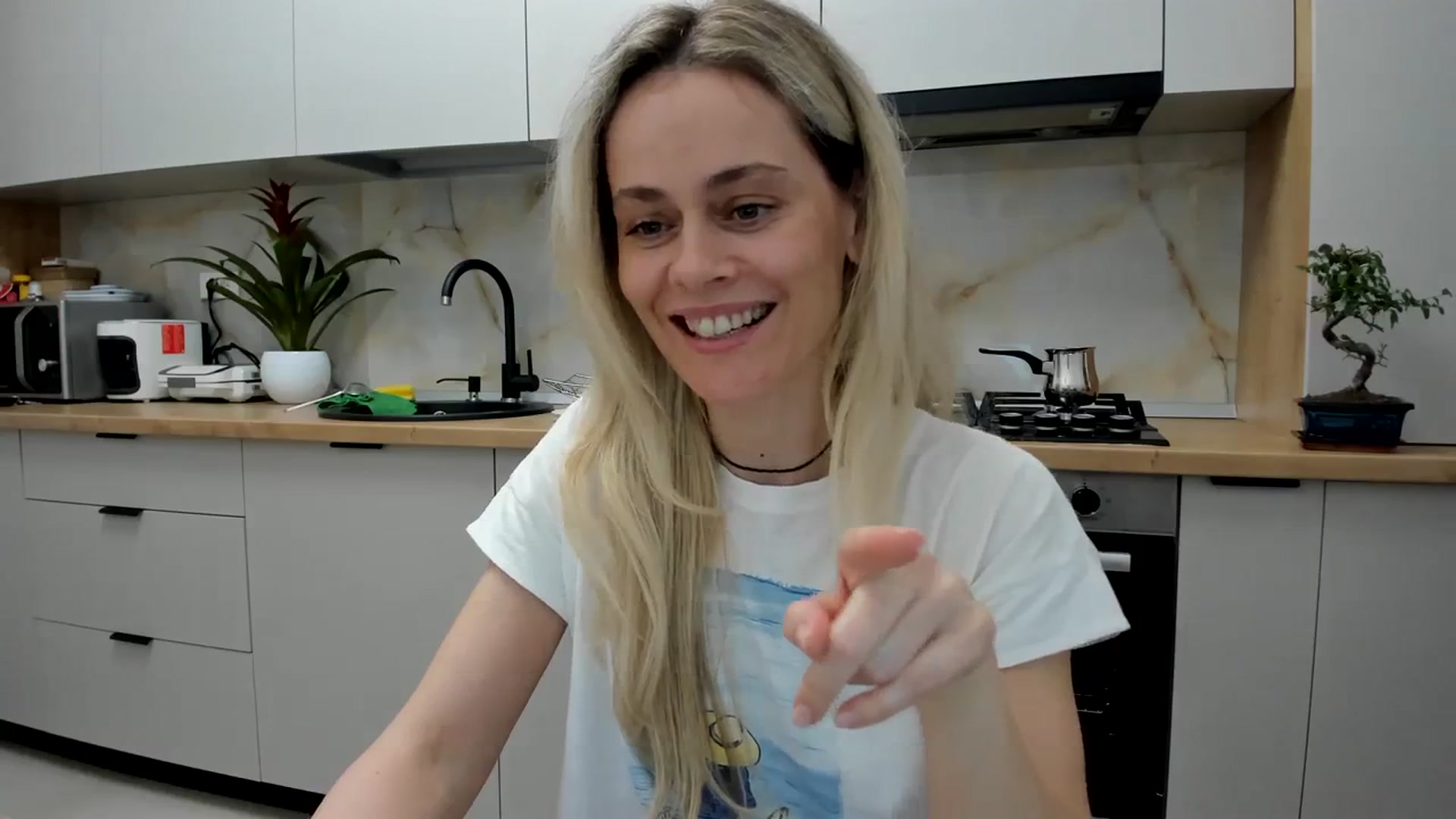 Gallery image thumbnail from DebbyPaige's myfreecams stream on, 04/07/2024, 17:34 image 18 of 20