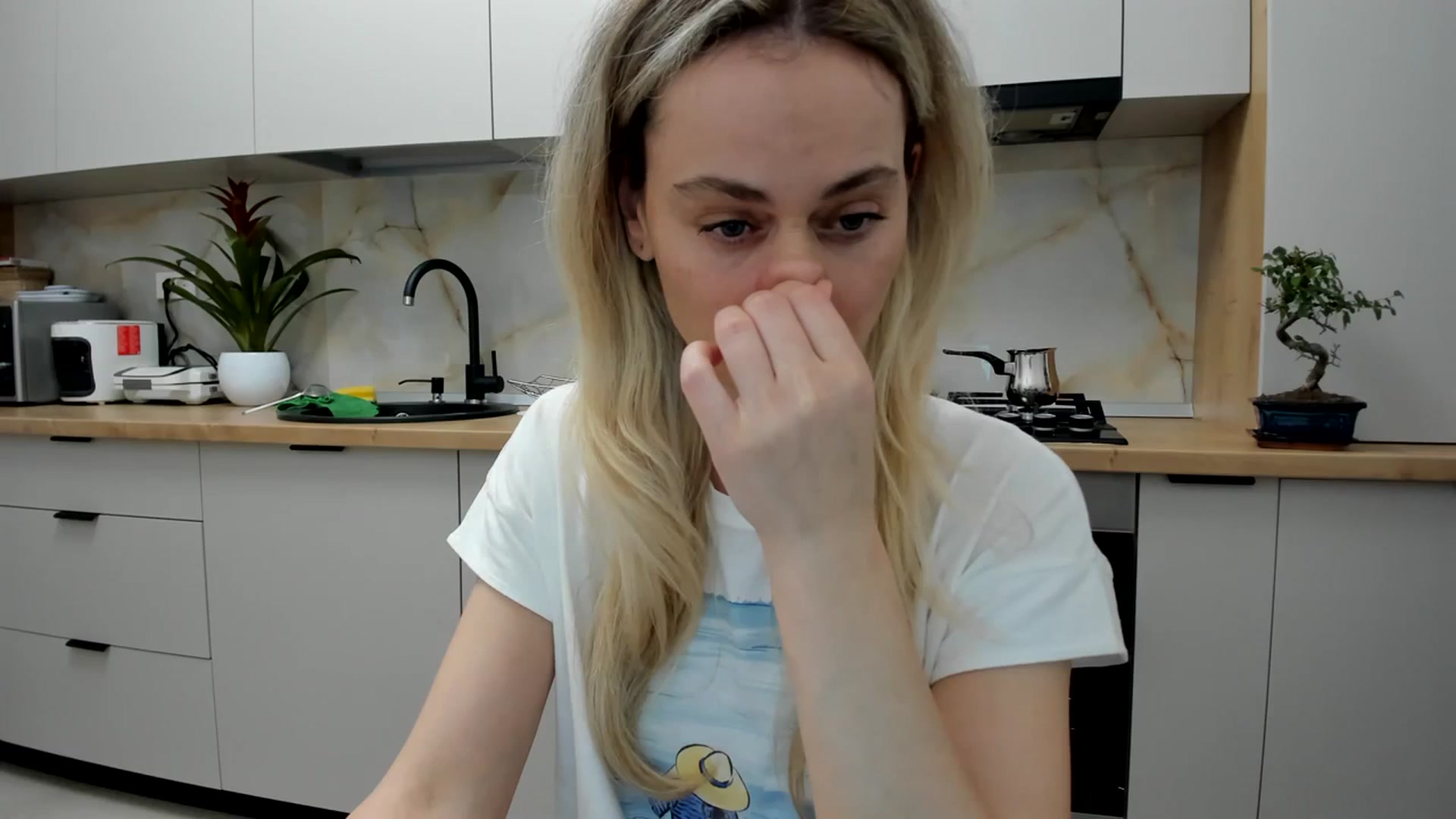 Gallery image thumbnail from DebbyPaige's myfreecams stream on, 04/07/2024, 17:34 image 14 of 20