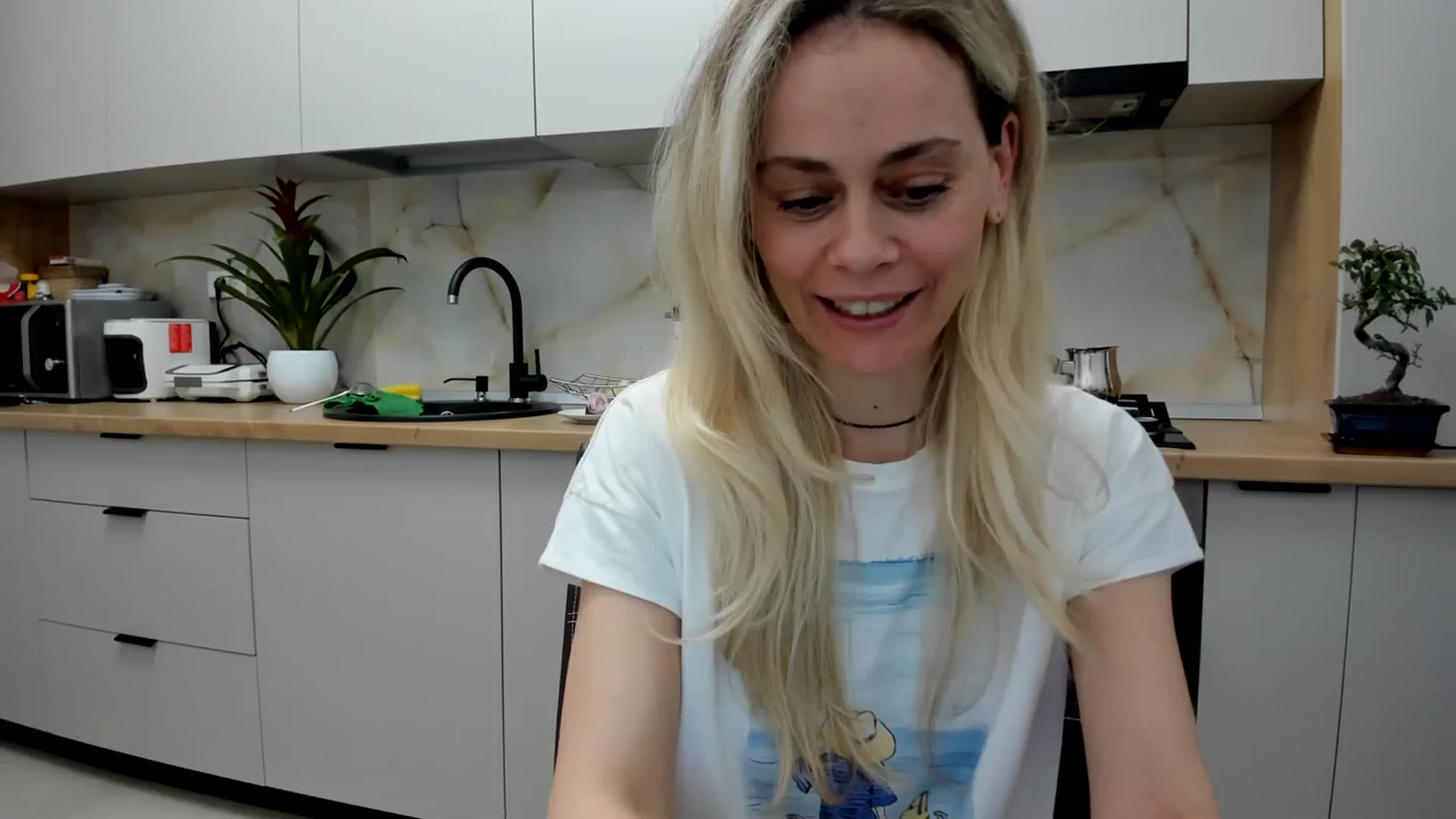Gallery image thumbnail from DebbyPaige's myfreecams stream on, 04/07/2024, 17:34 image 20 of 20
